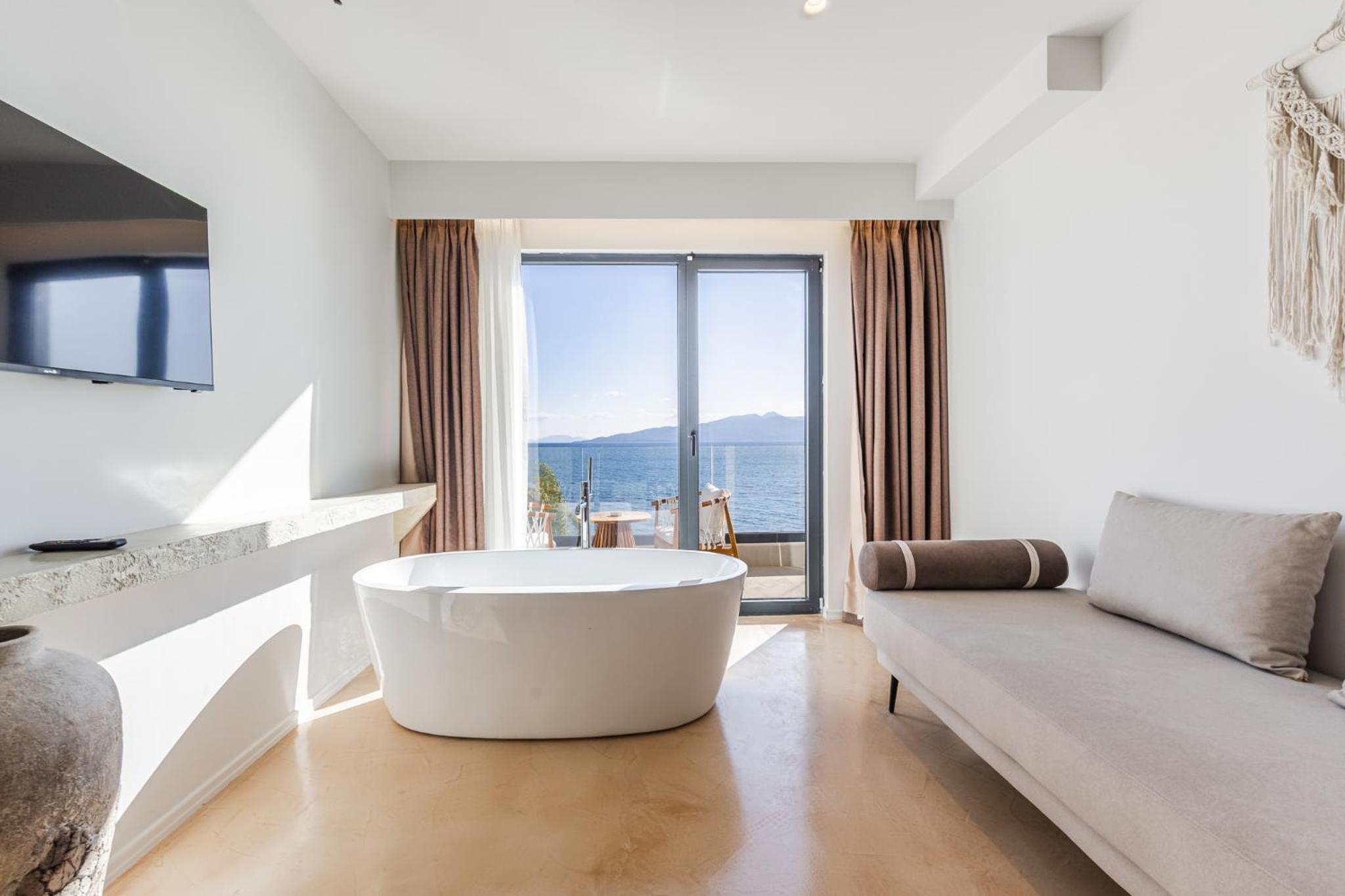 Royal Suite with Sea View and Bath Tub photo 3