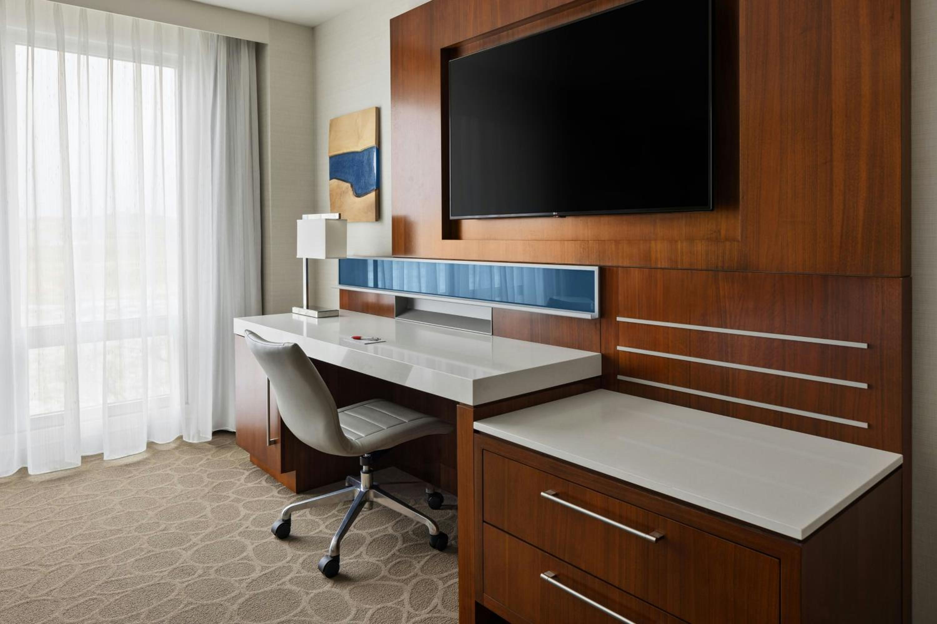 Queen Room with Two Queen Beds - Hearing Accessible - Photo 4