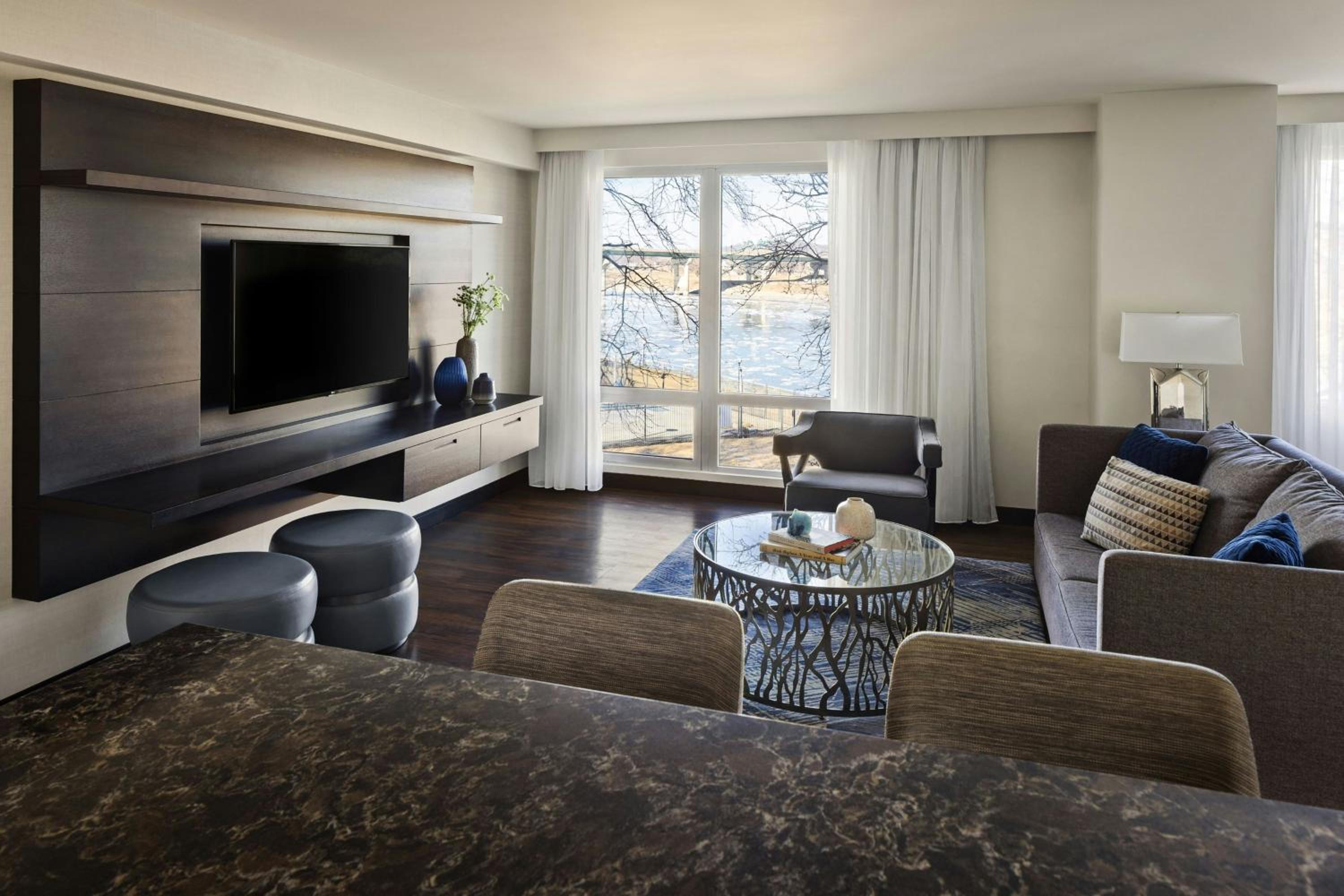 Executive King Suite with River View - Mobility Accessible w/Roll In Shower