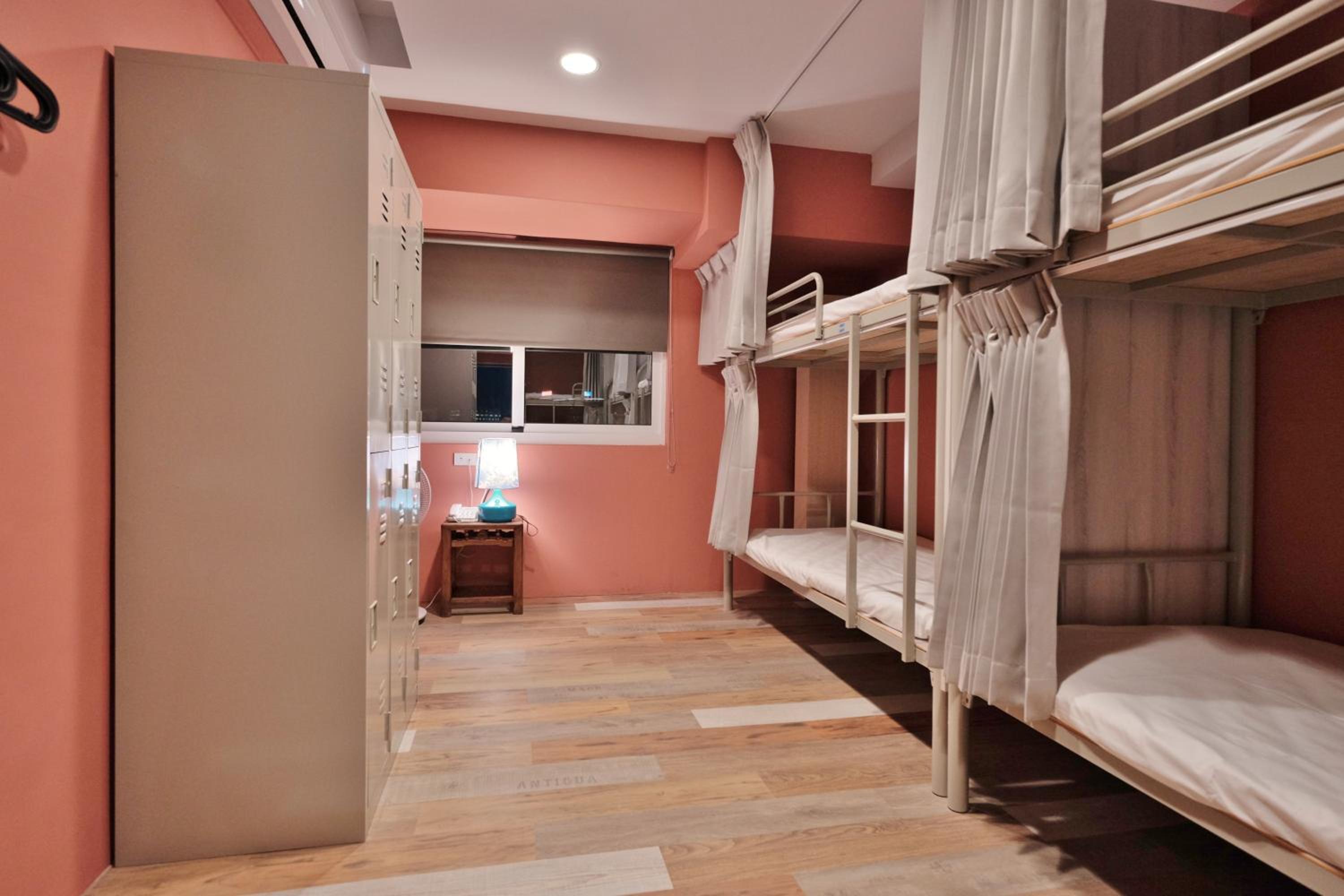 Bed in 6-Bed Female Dormitory Room photo 3