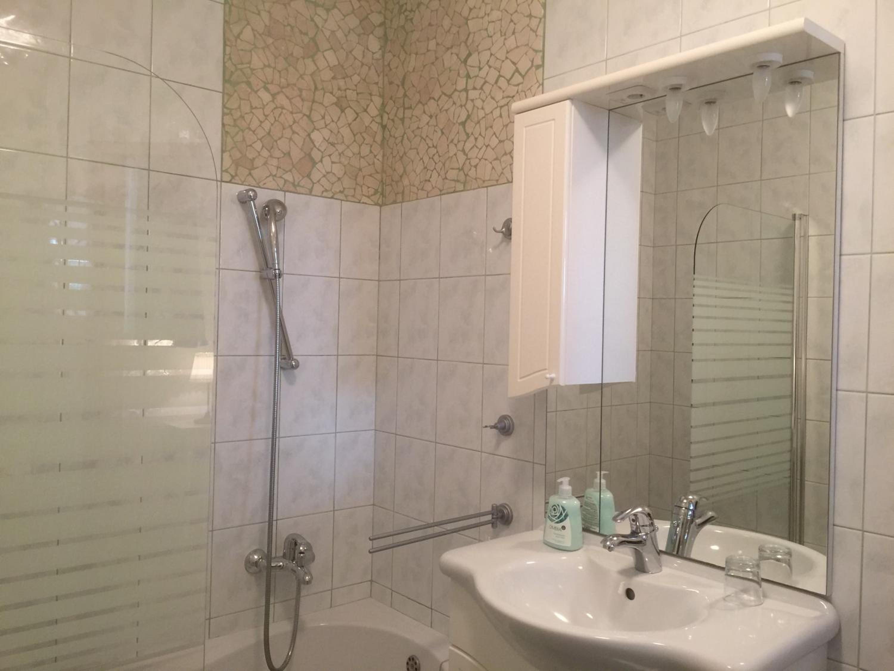 One-Bedroom Apartment with Garden View photo 2