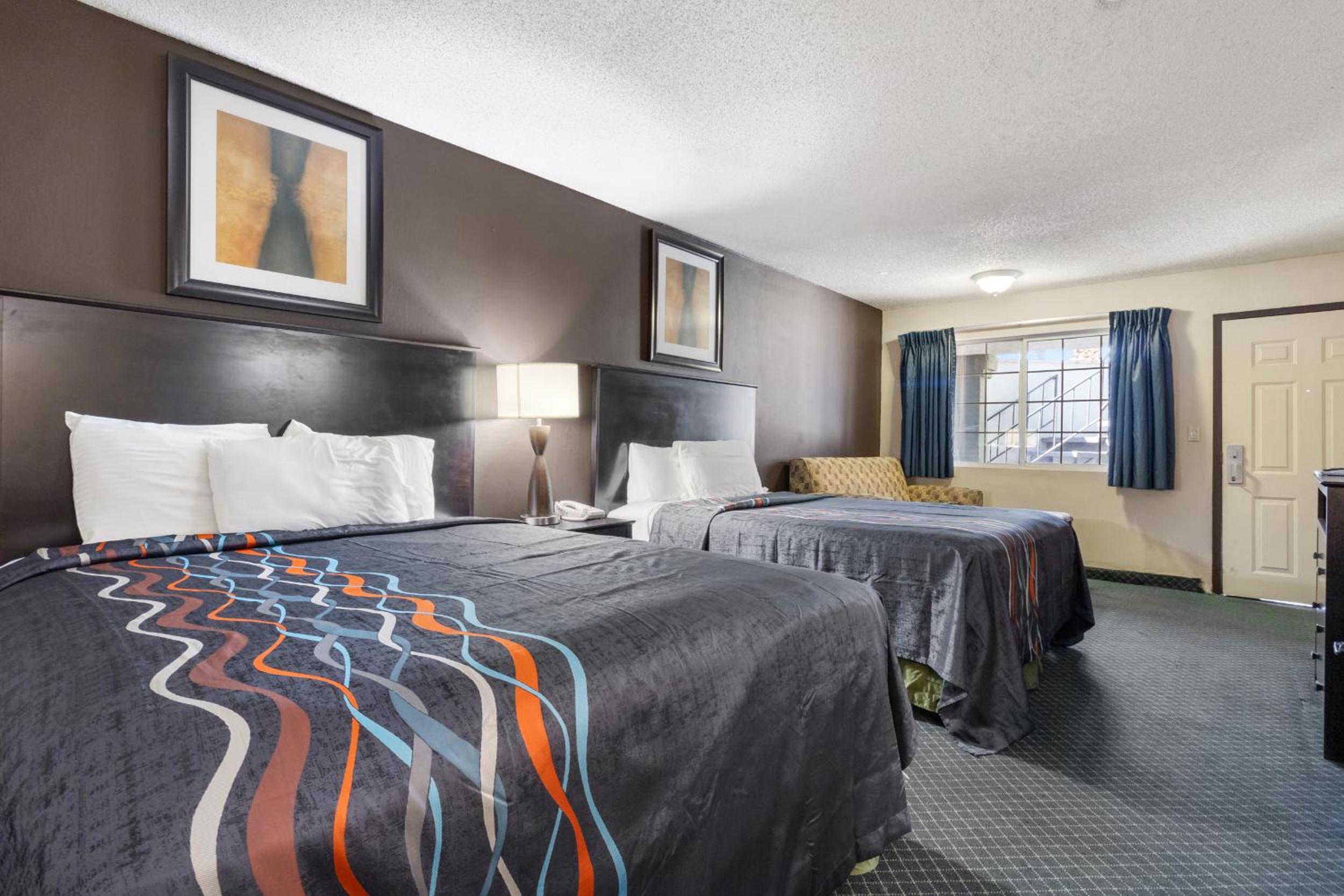 Deluxe Double Room with Extra Bed - Photo 1