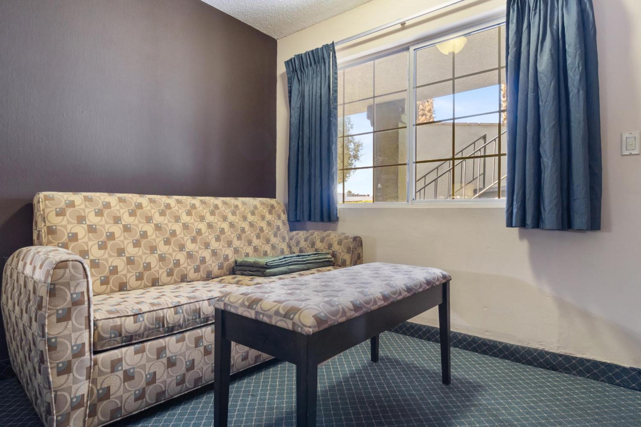 Deluxe Double Room with Extra Bed - Photo 3