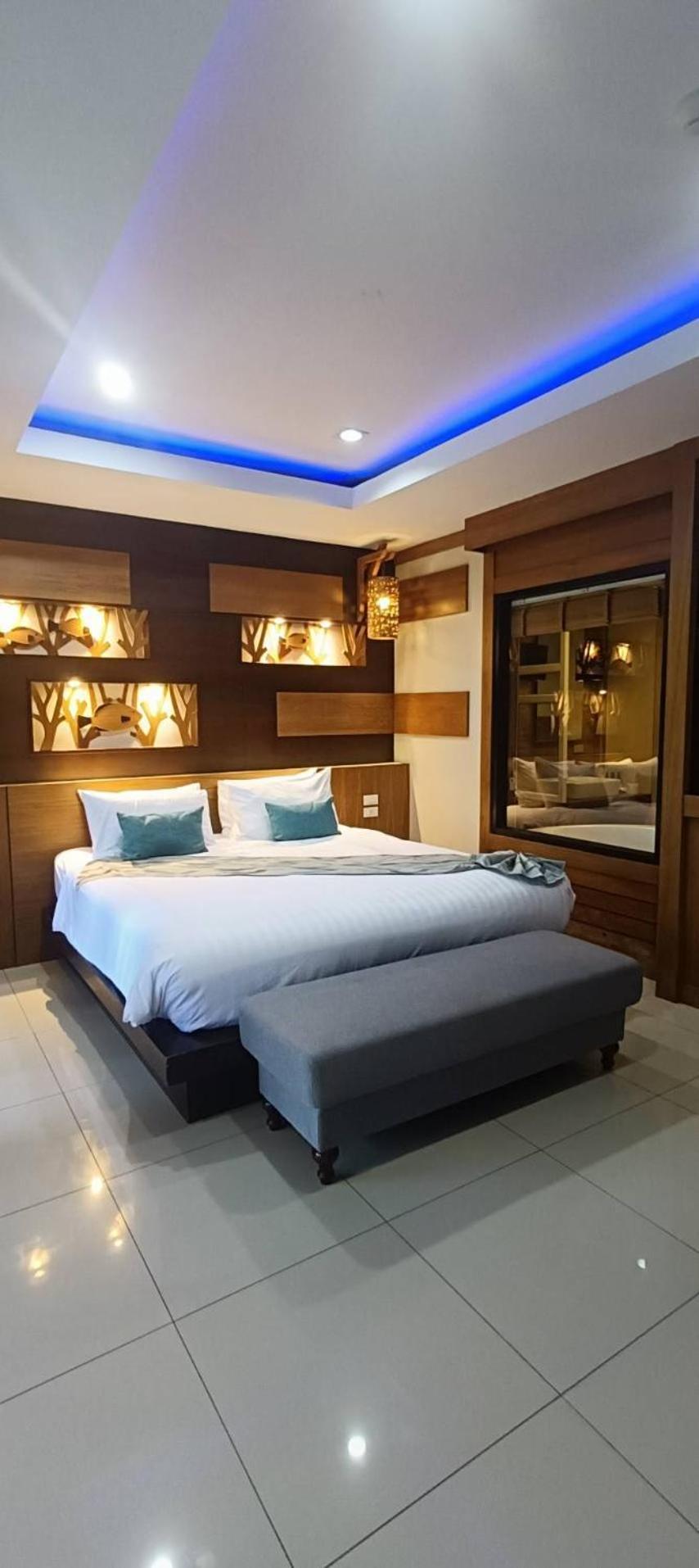Deluxe Suite with Sea View