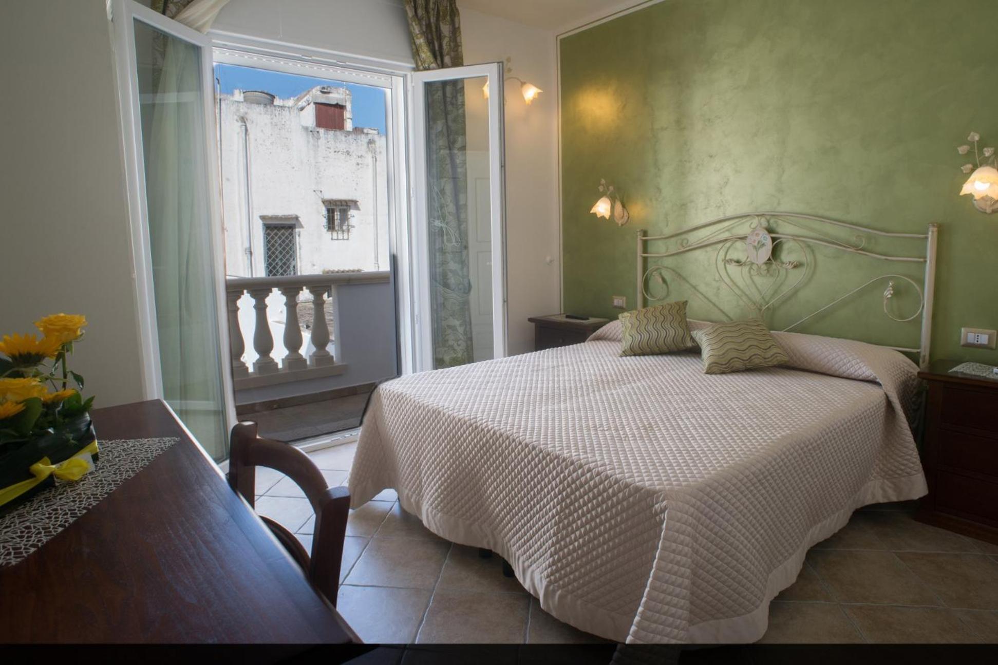 King Room with Balcony photo 1