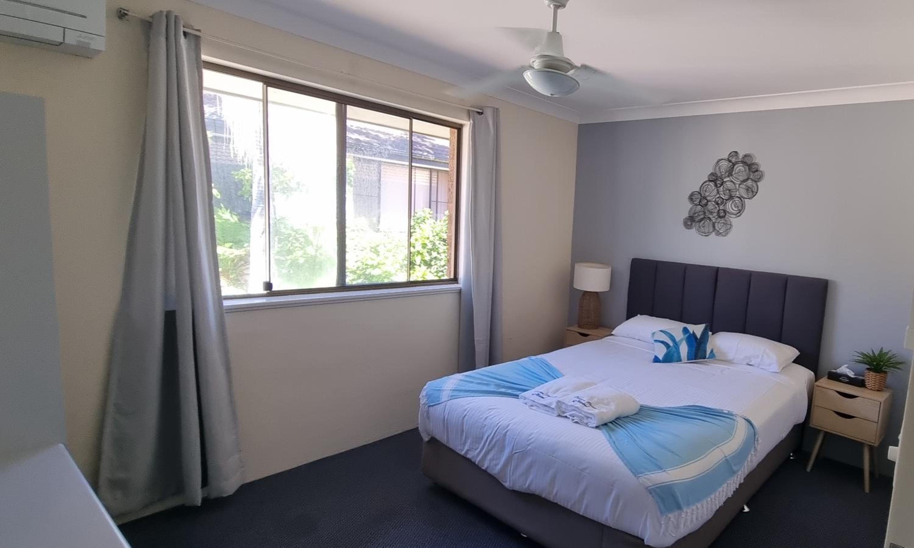 Deluxe King Suite photo 3