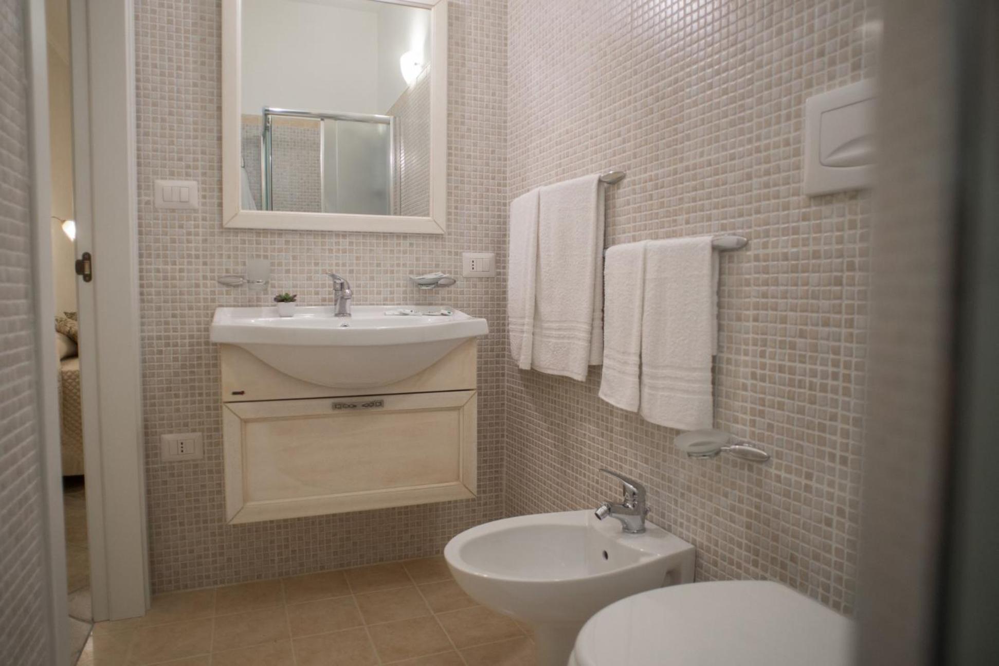 Large Double Room photo 2