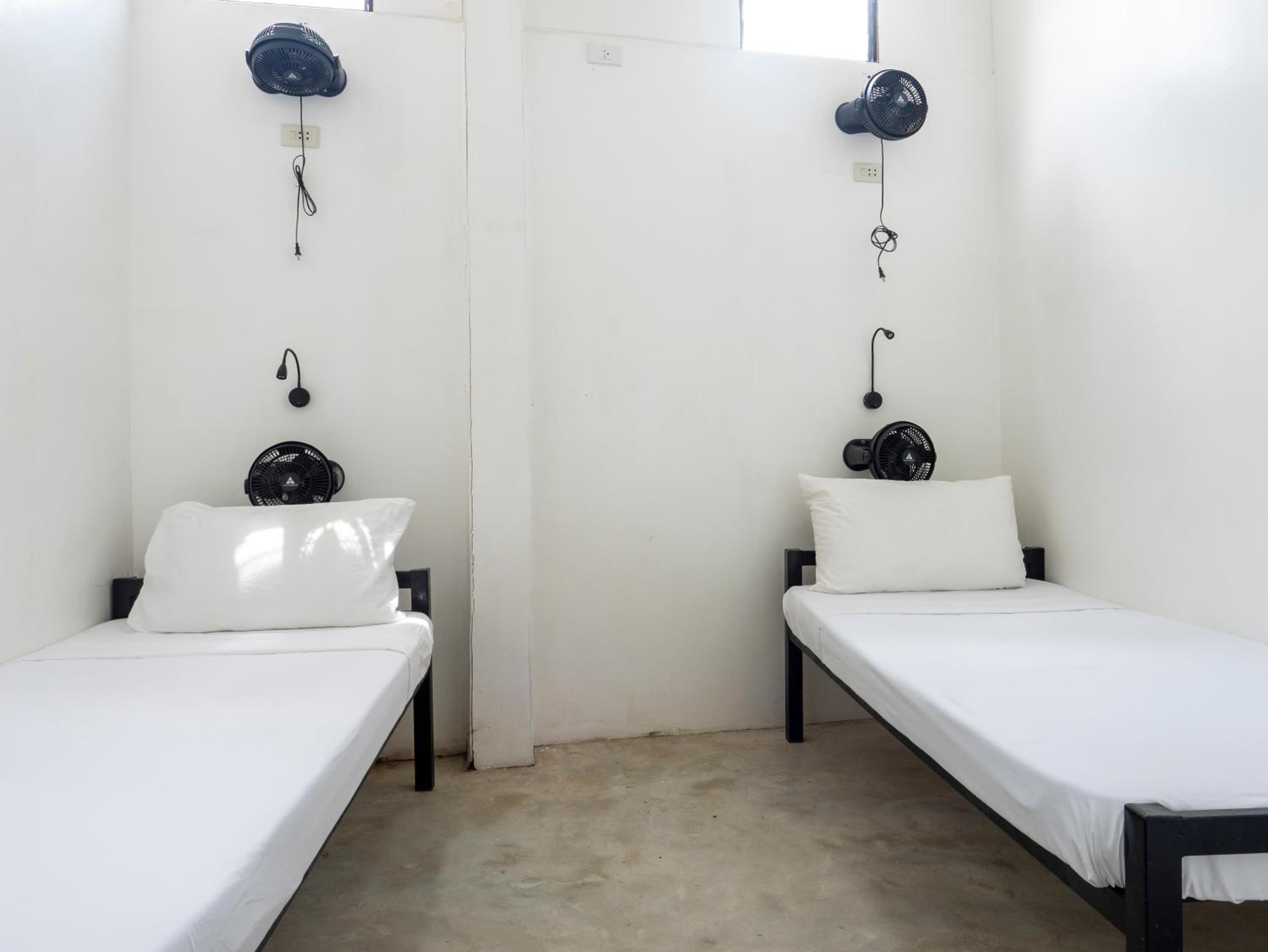Economy Twin Room photo 1