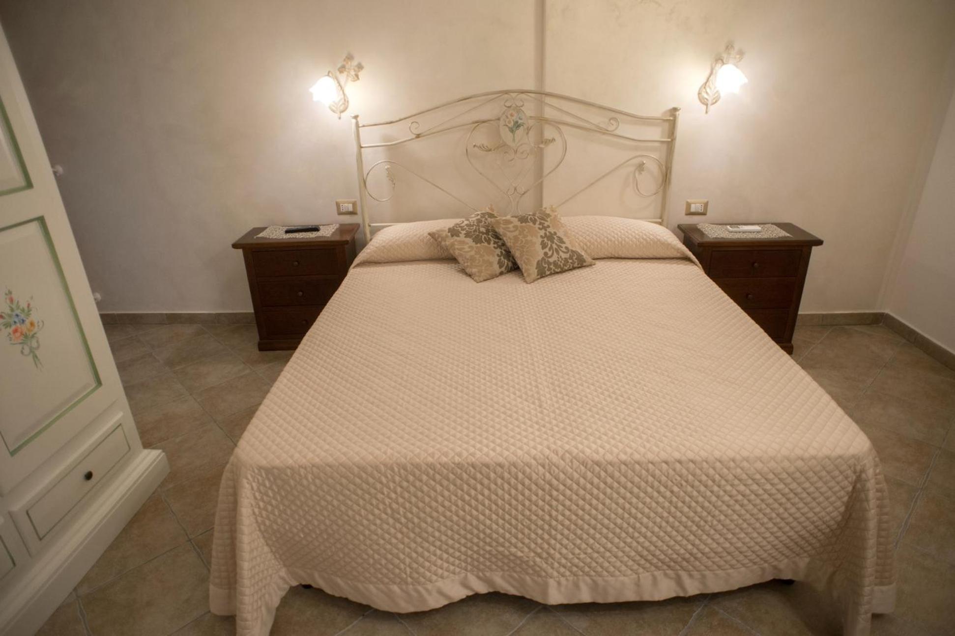 Large Double Room photo 1