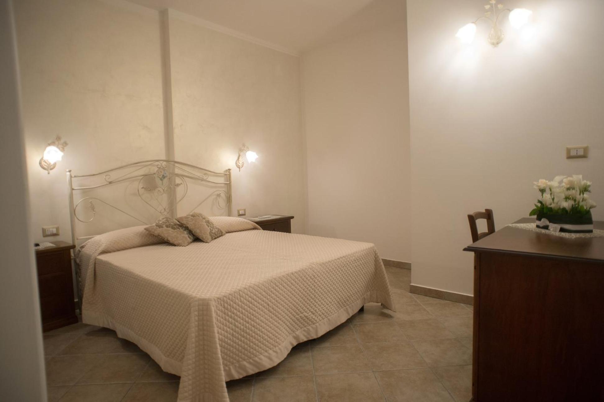 Large Double Room photo 3
