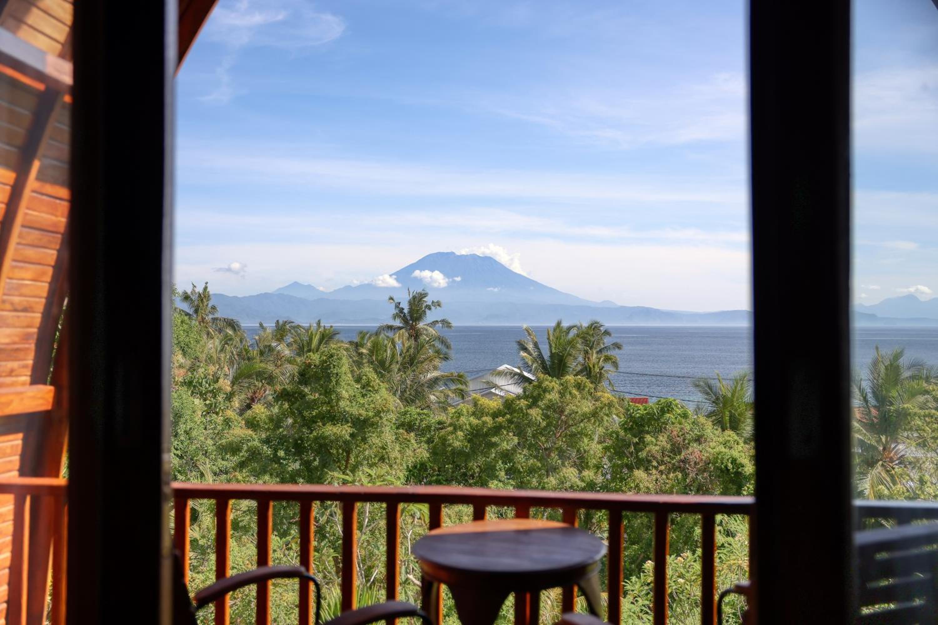 Double Room with Balcony and Sea View - Photo 1