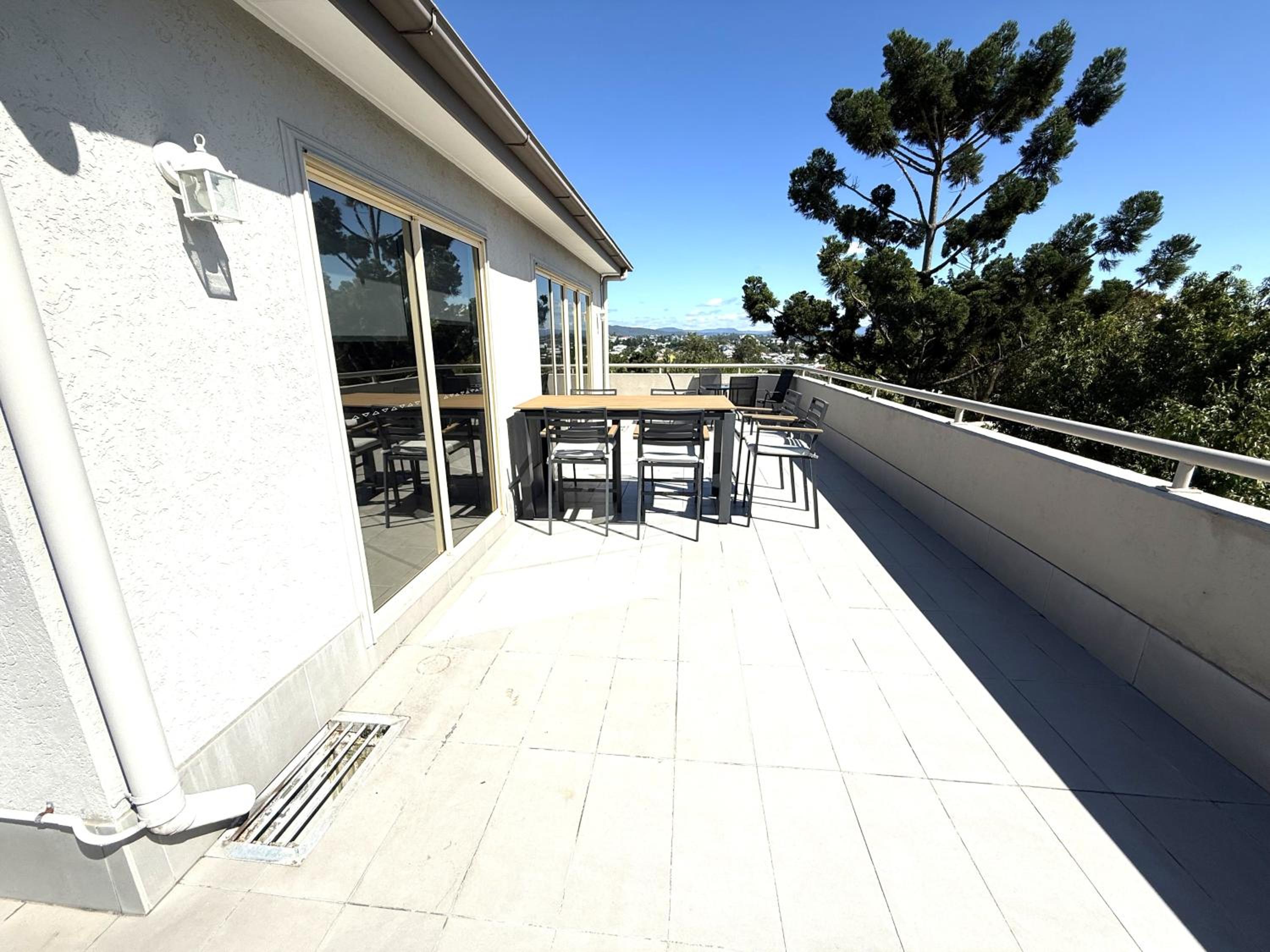 Two-Bedroom Apartment with City View thumbnail 5