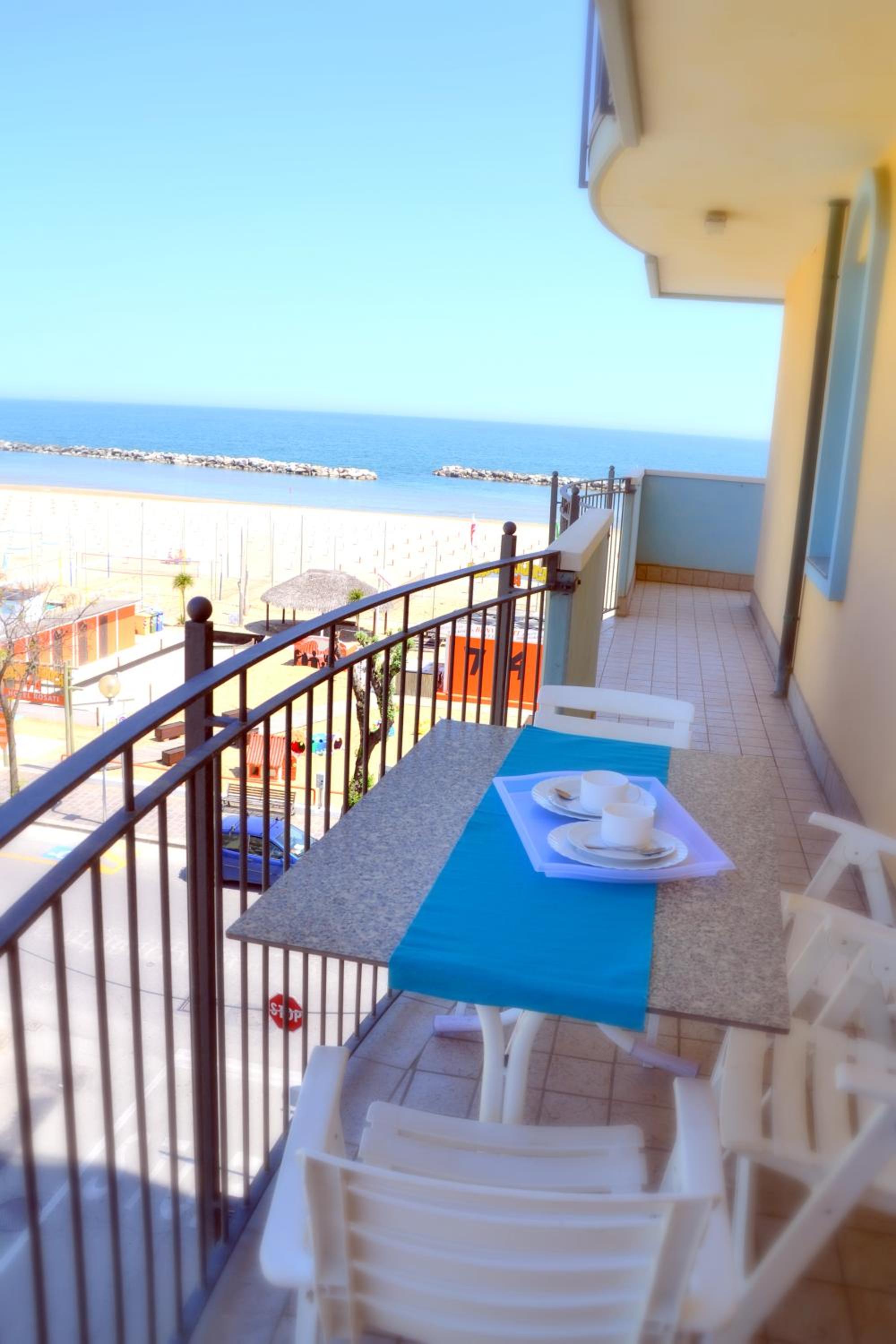 Large One-Bedroom Apartment with Sea View  - Photo 11