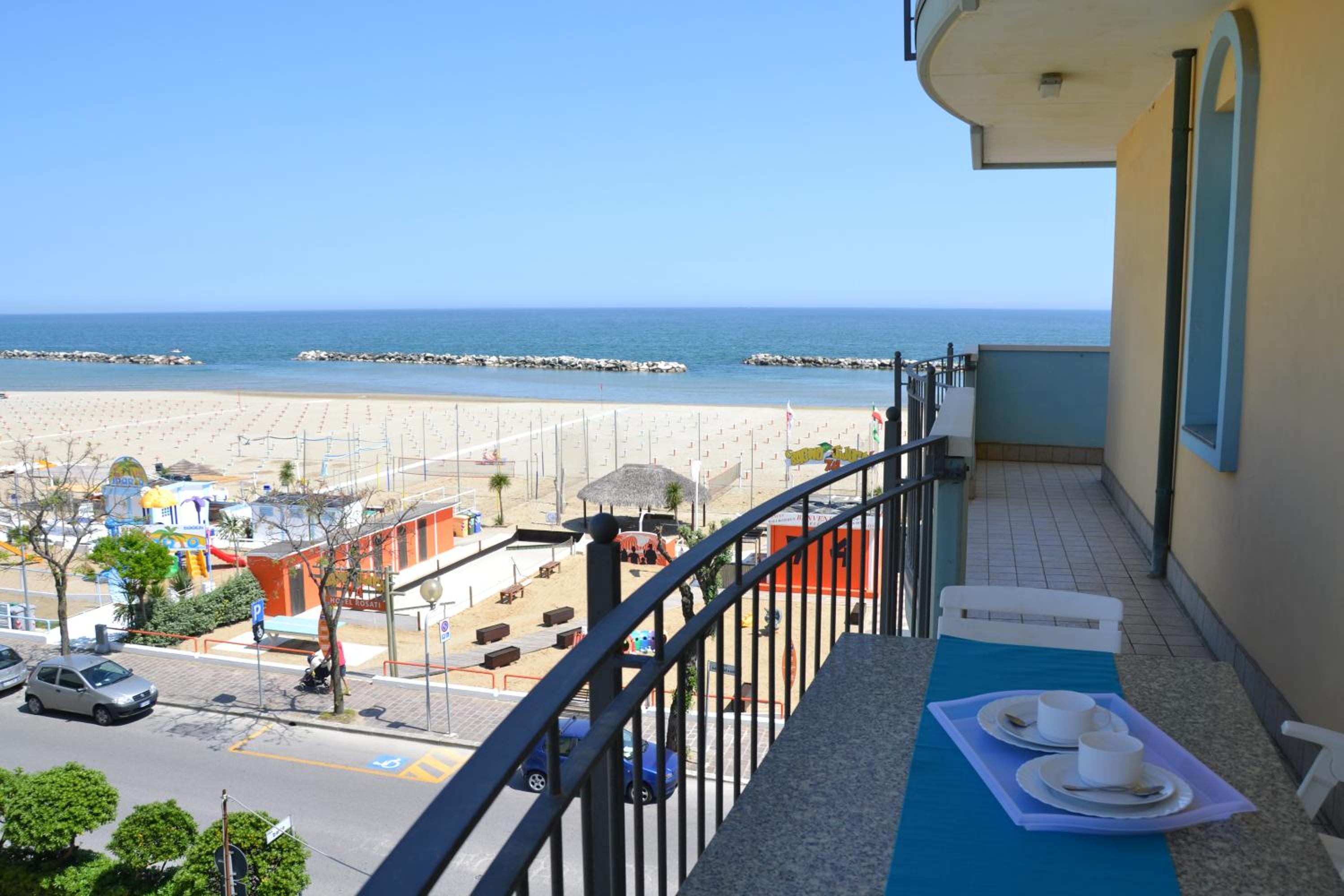 Large One-Bedroom Apartment with Sea View  - Photo 10