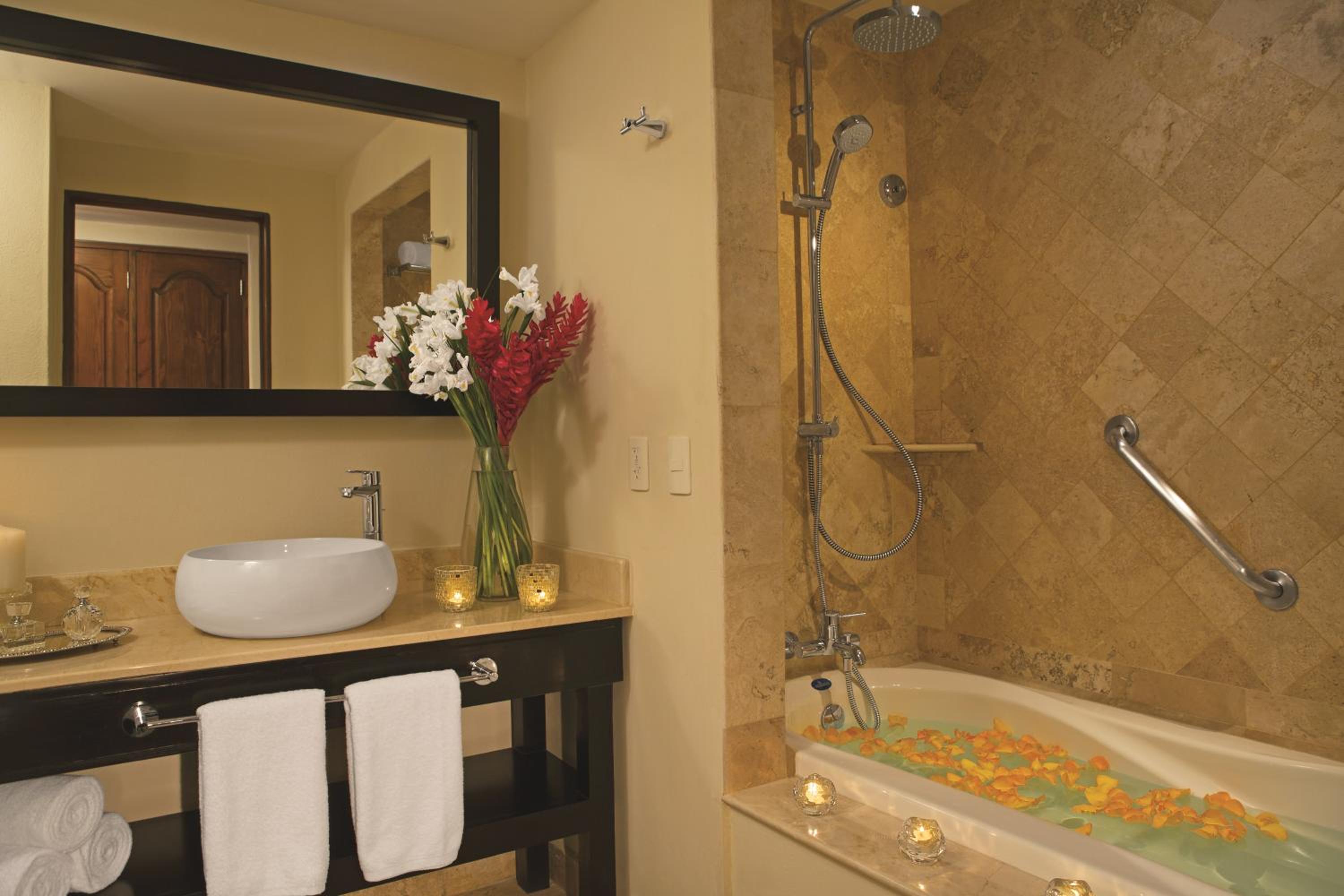 Preferred Club One-Bedroom Suite - Photo 3