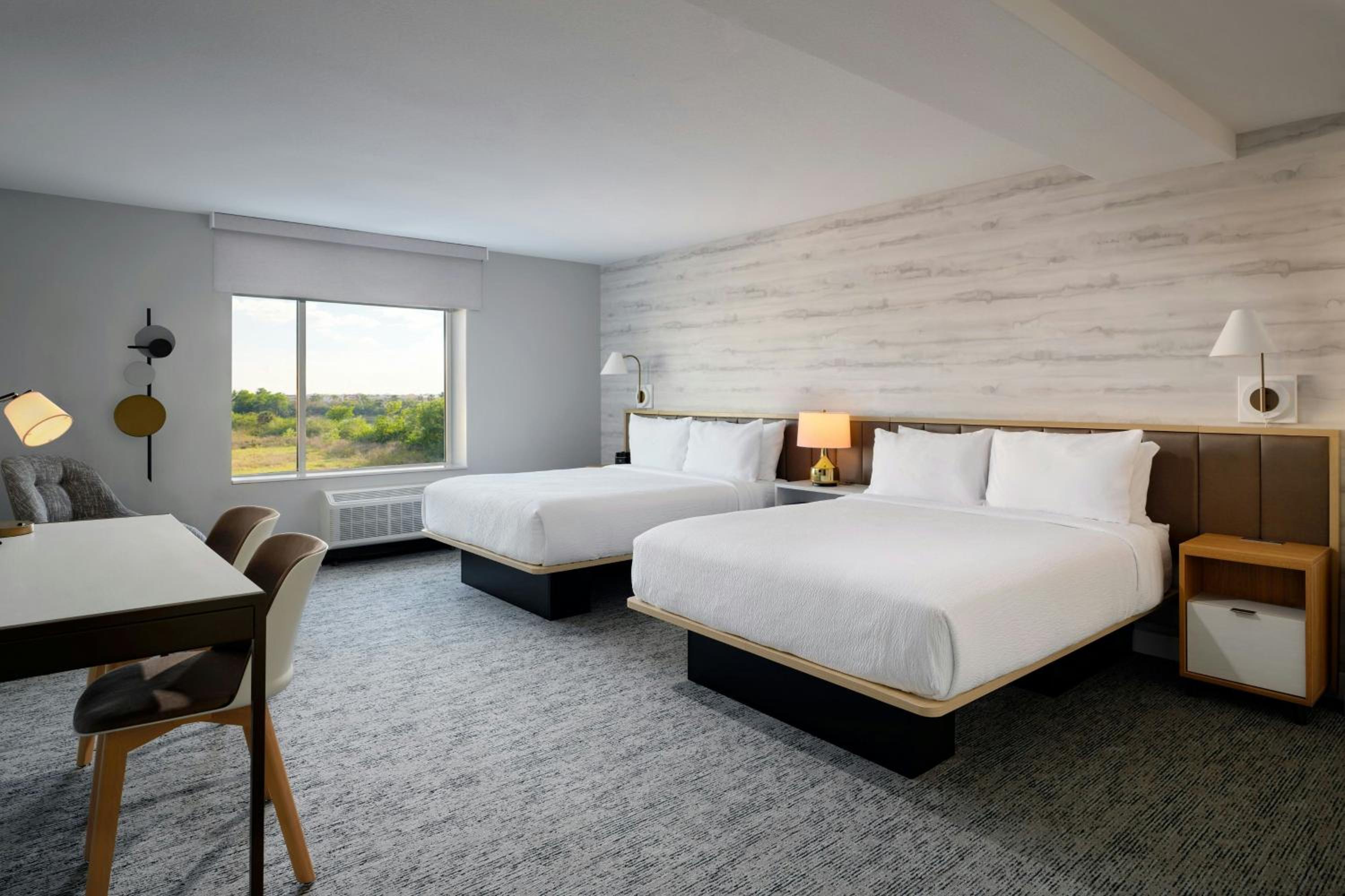 Studio Suite with Two Queen Beds photo 3
