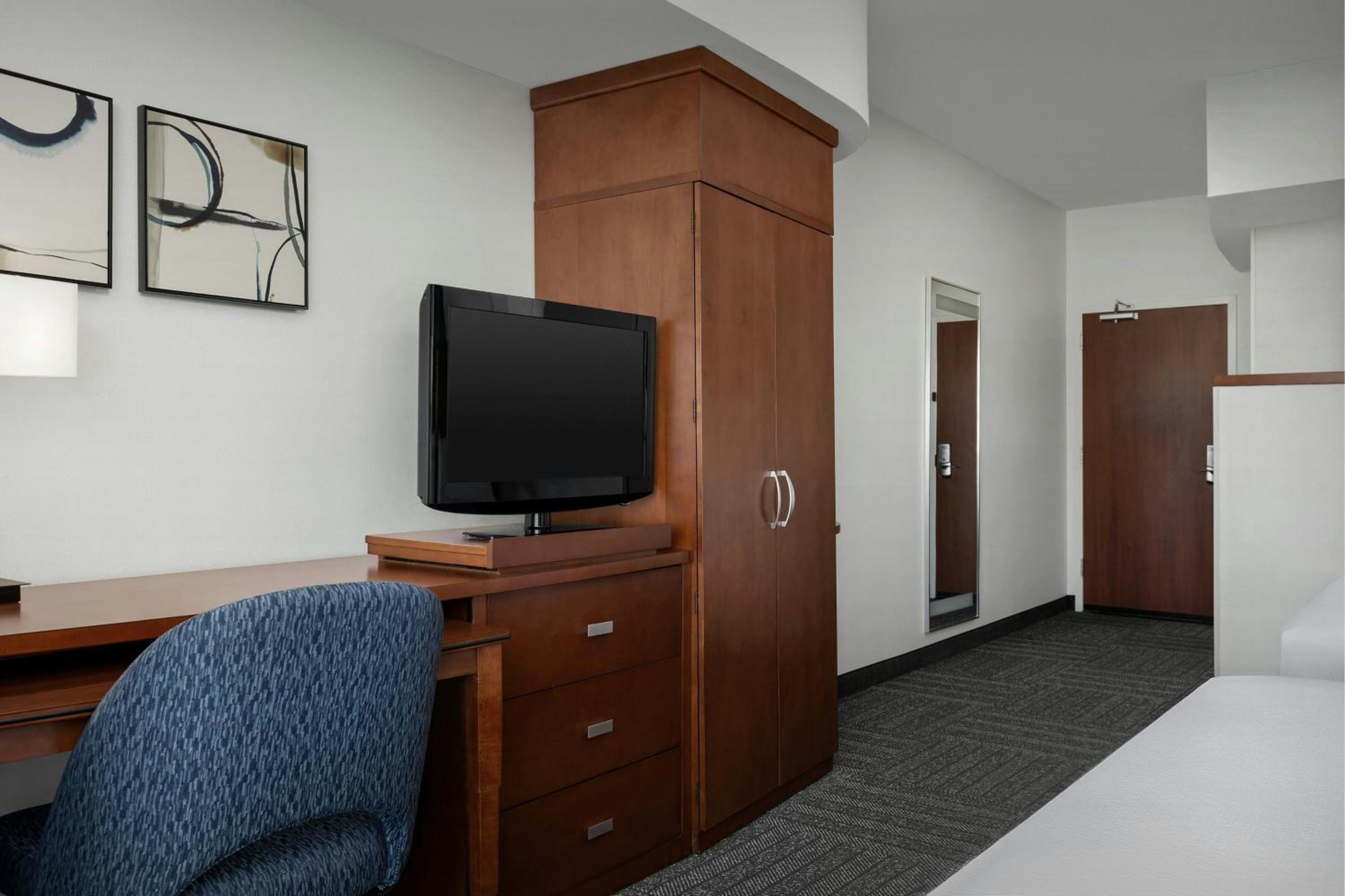 Queen Room with Two Queen Beds, Transfer Shower and Sofa Bed - Mobility Access/Hearing Accessible photo 2