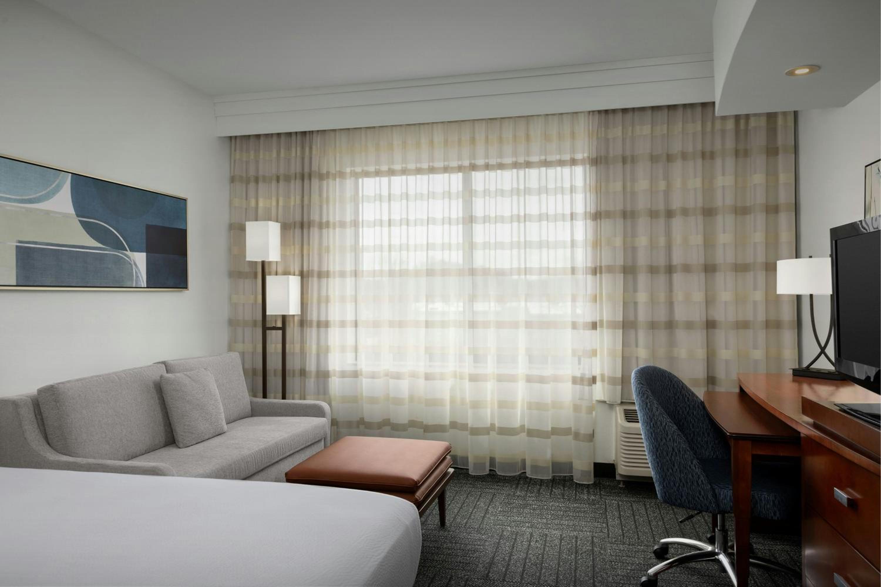King Room with Roll-In Shower - Mobility Accessible photo 2
