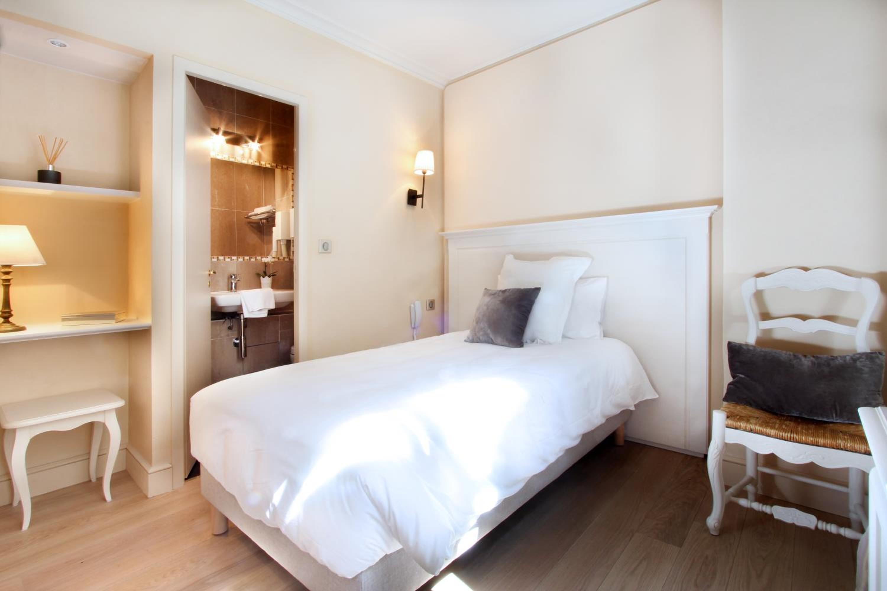 Single Room Vendôme (first floor)