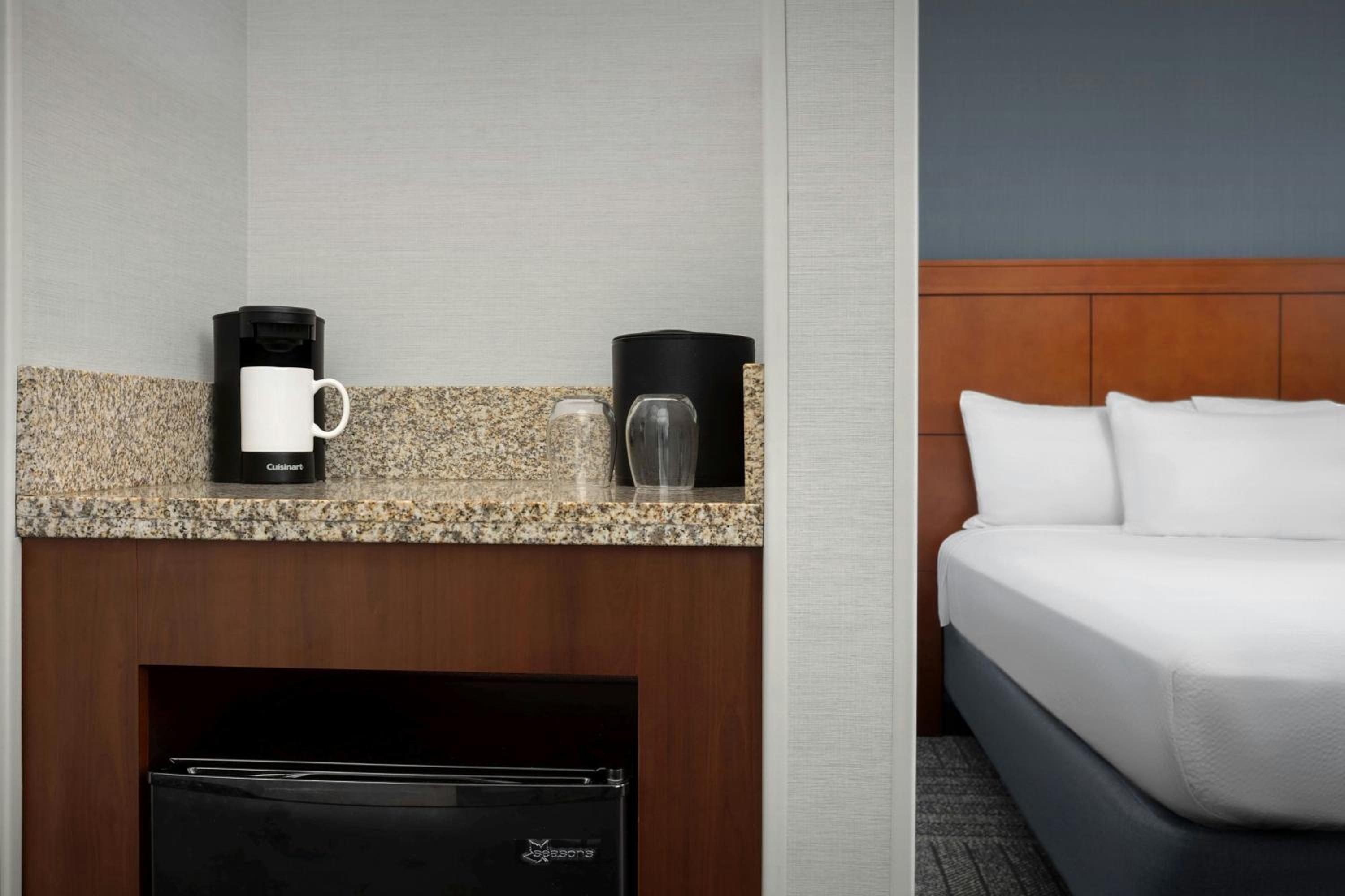 Queen Room with Two Queen Beds, Transfer Shower and Sofa Bed - Mobility Access/Hearing Accessible photo 3
