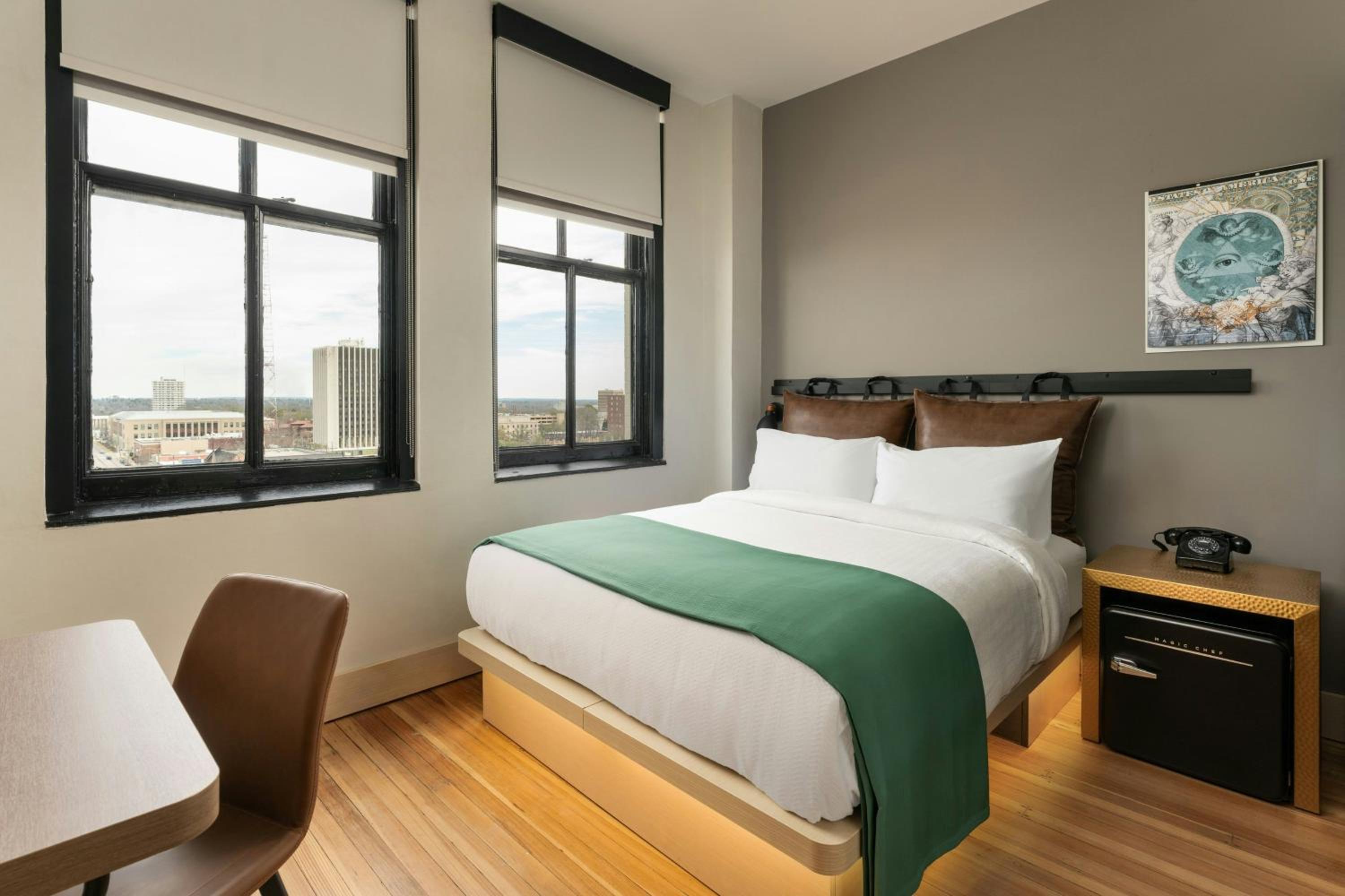 Queen Room - City View - Photo 1