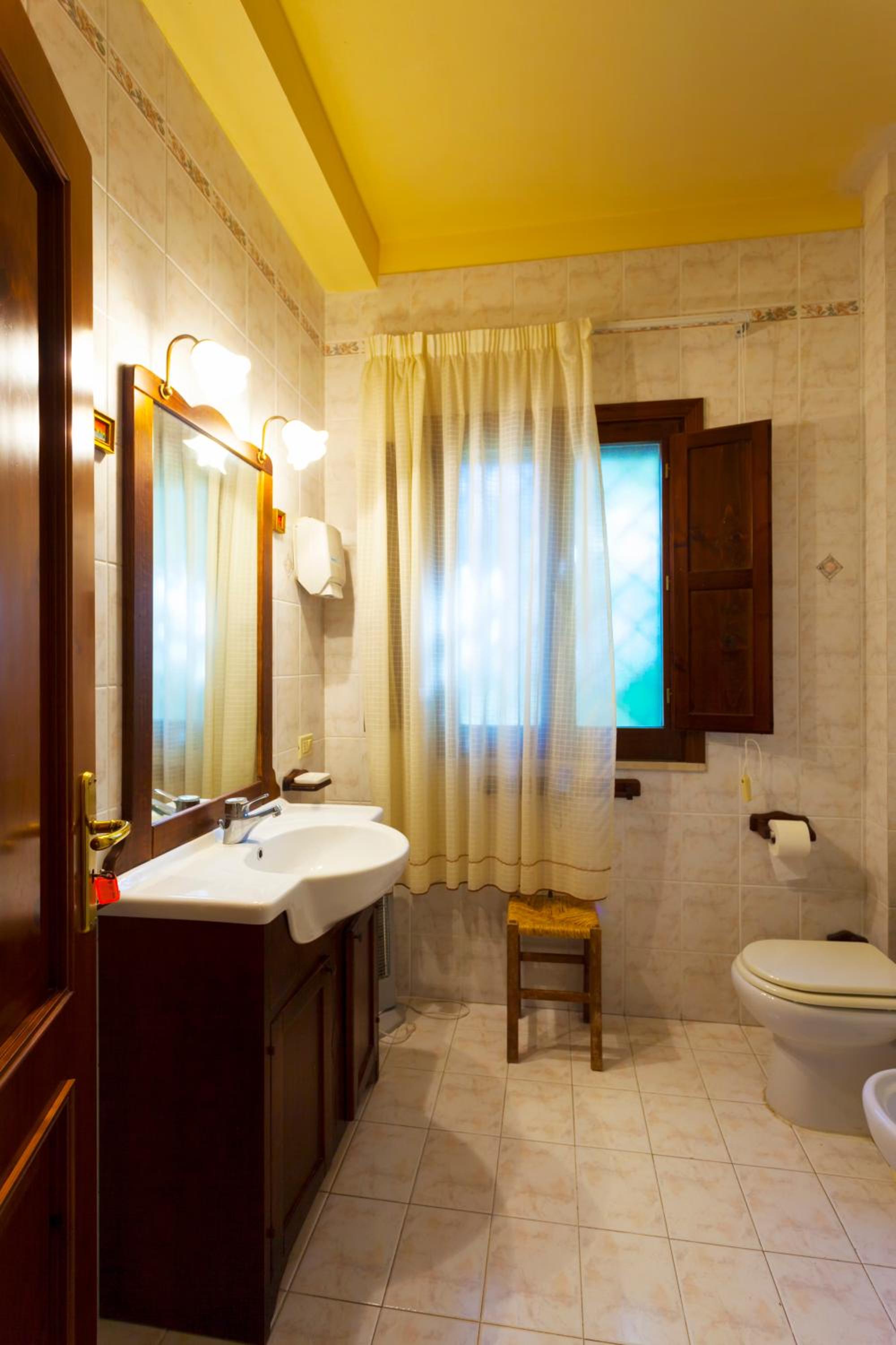 Standard Double Room with Shared Bathroom photo 3