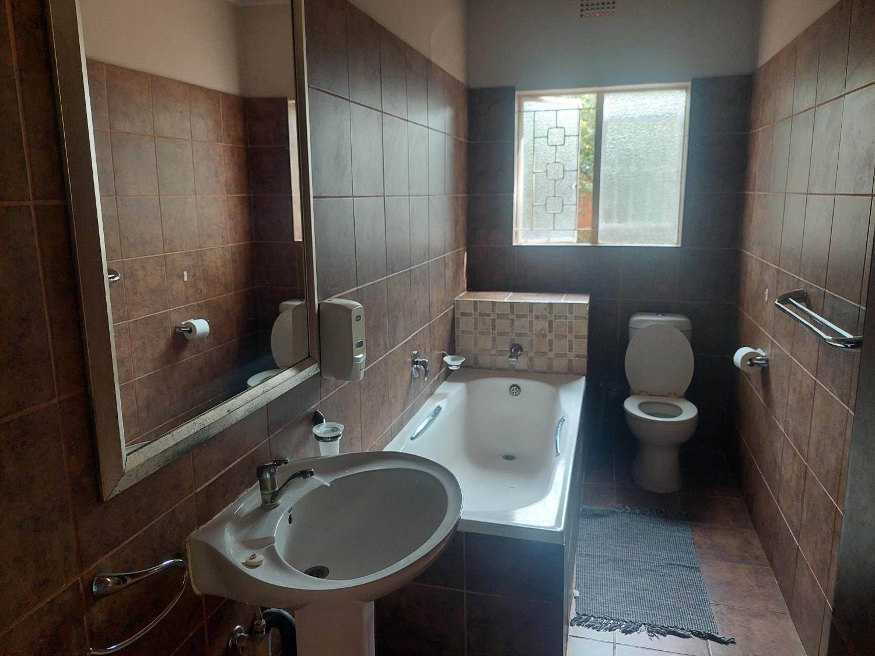 Three-Bedroom House - Photo 9
