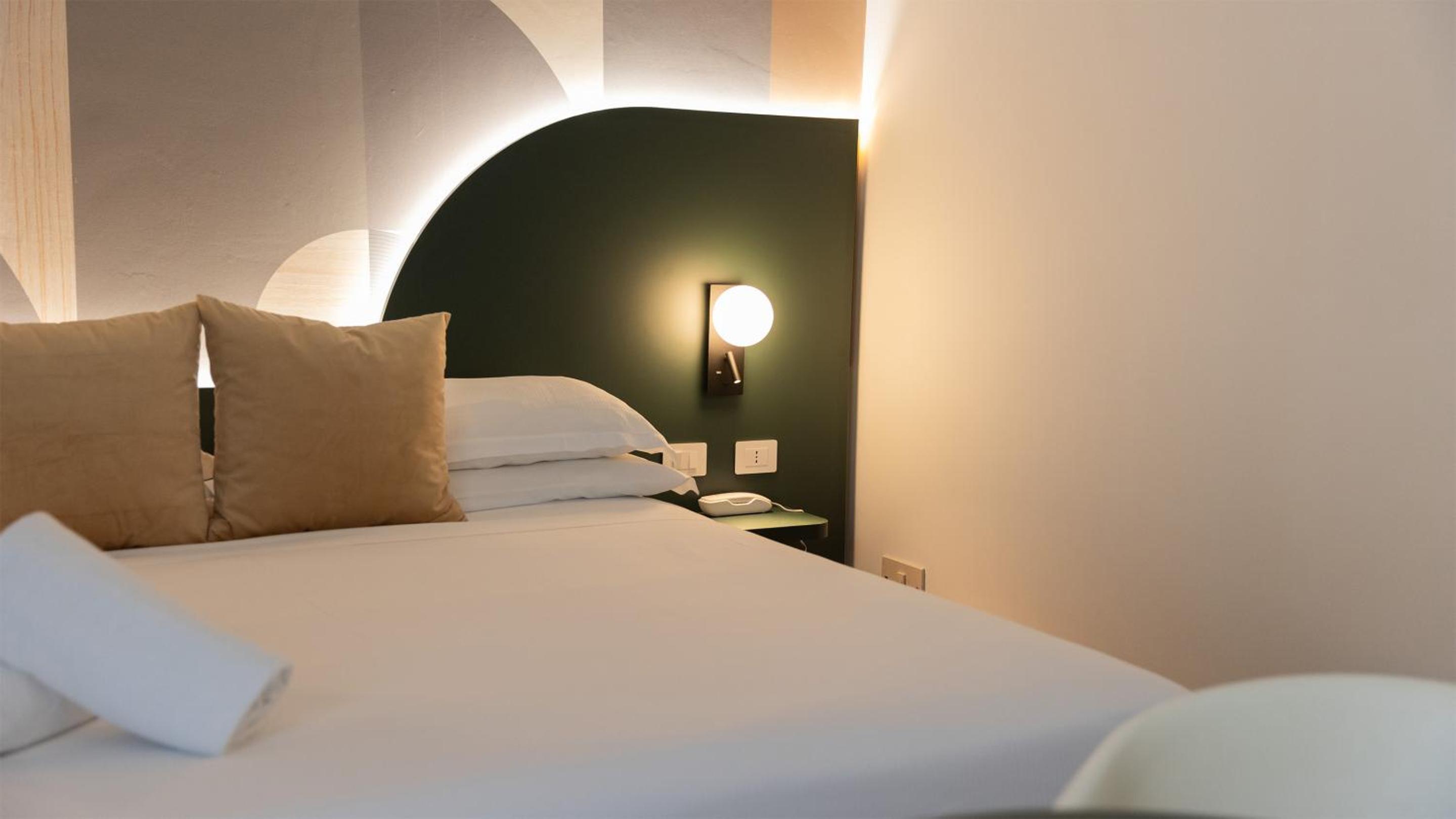 Deluxe Queen Room with Spa Access photo 2