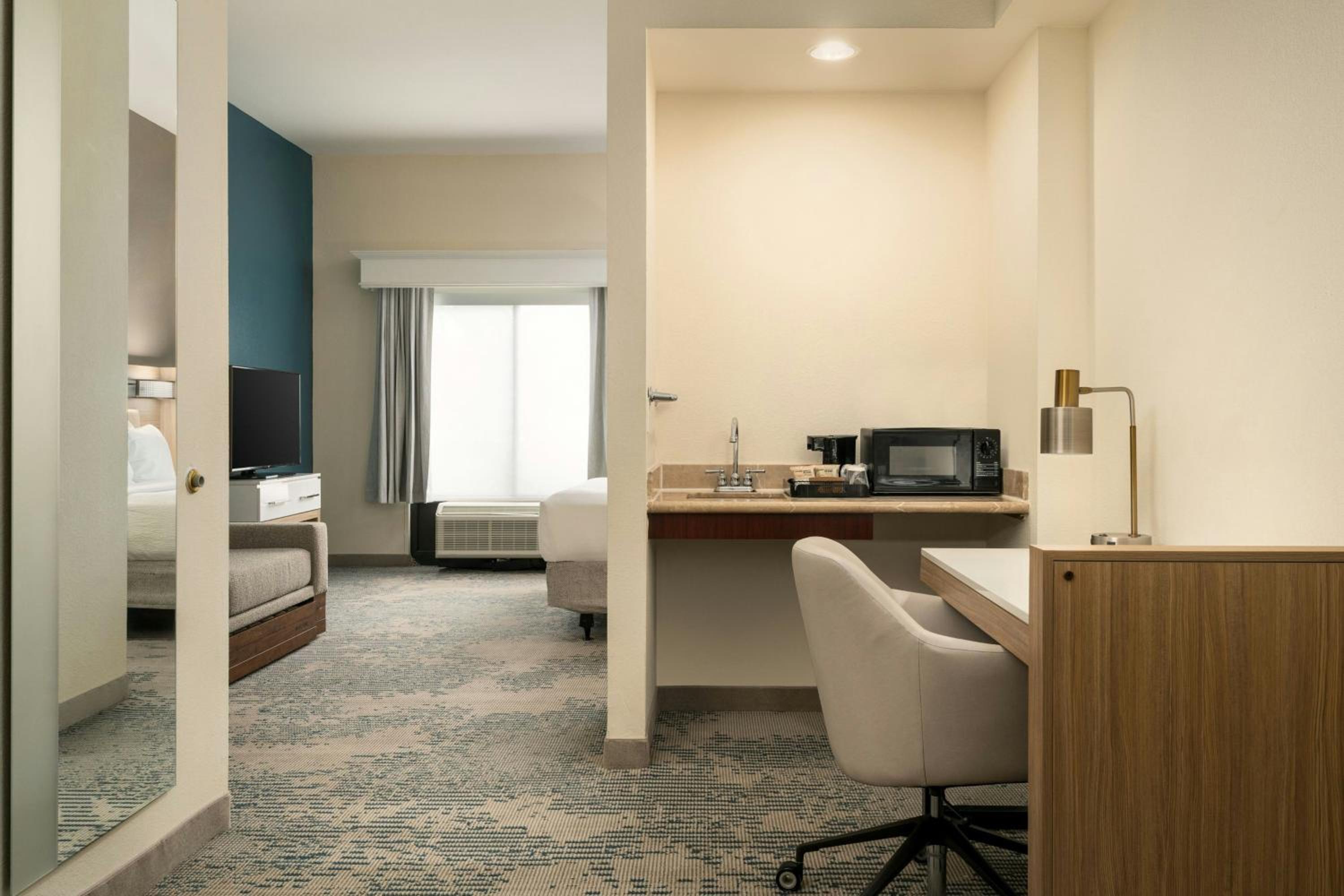 King Suite with Bathtub and Trundle Sofa - Mobility Access/Hearing Accessible - Photo 2
