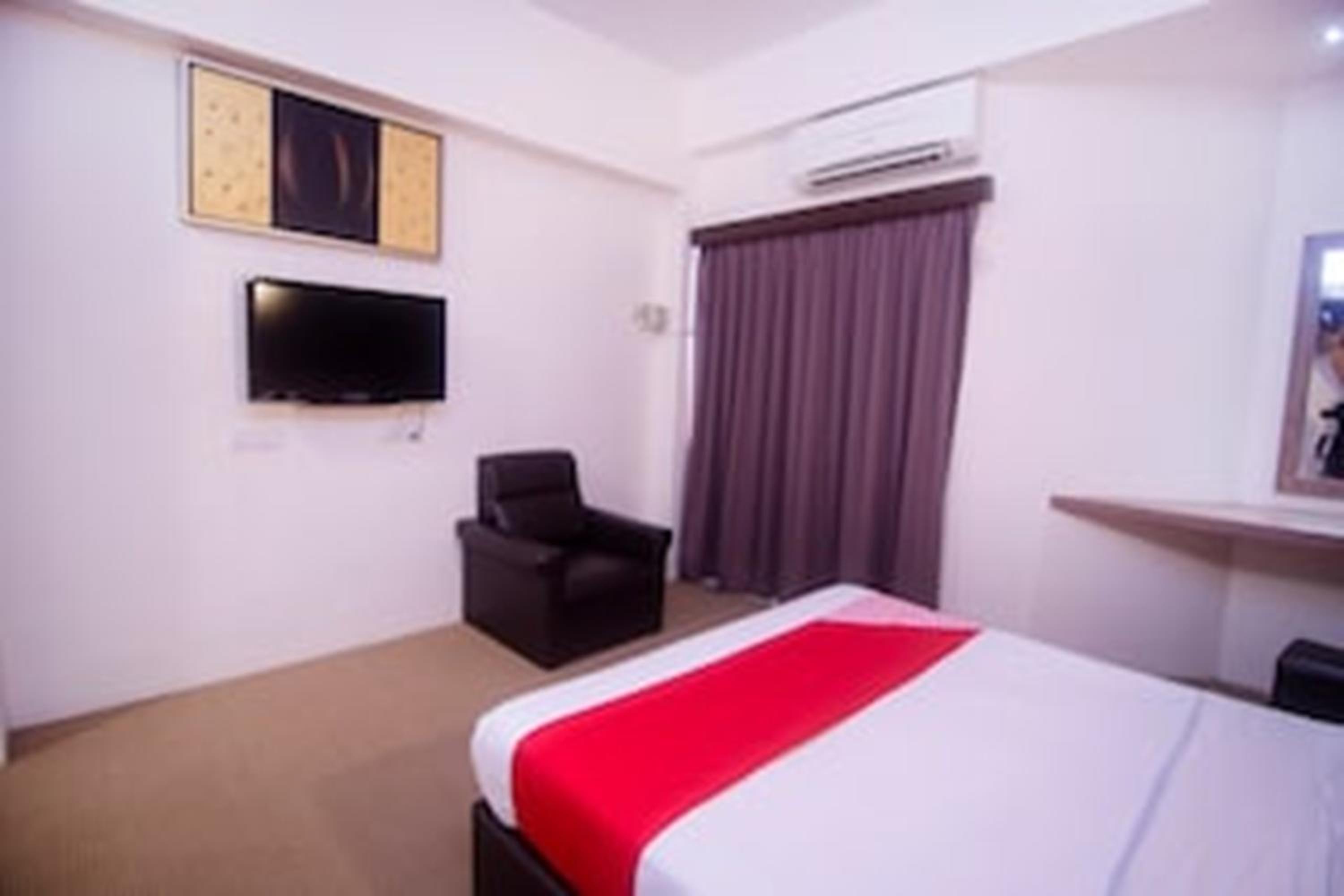 Deluxe King Room photo 1
