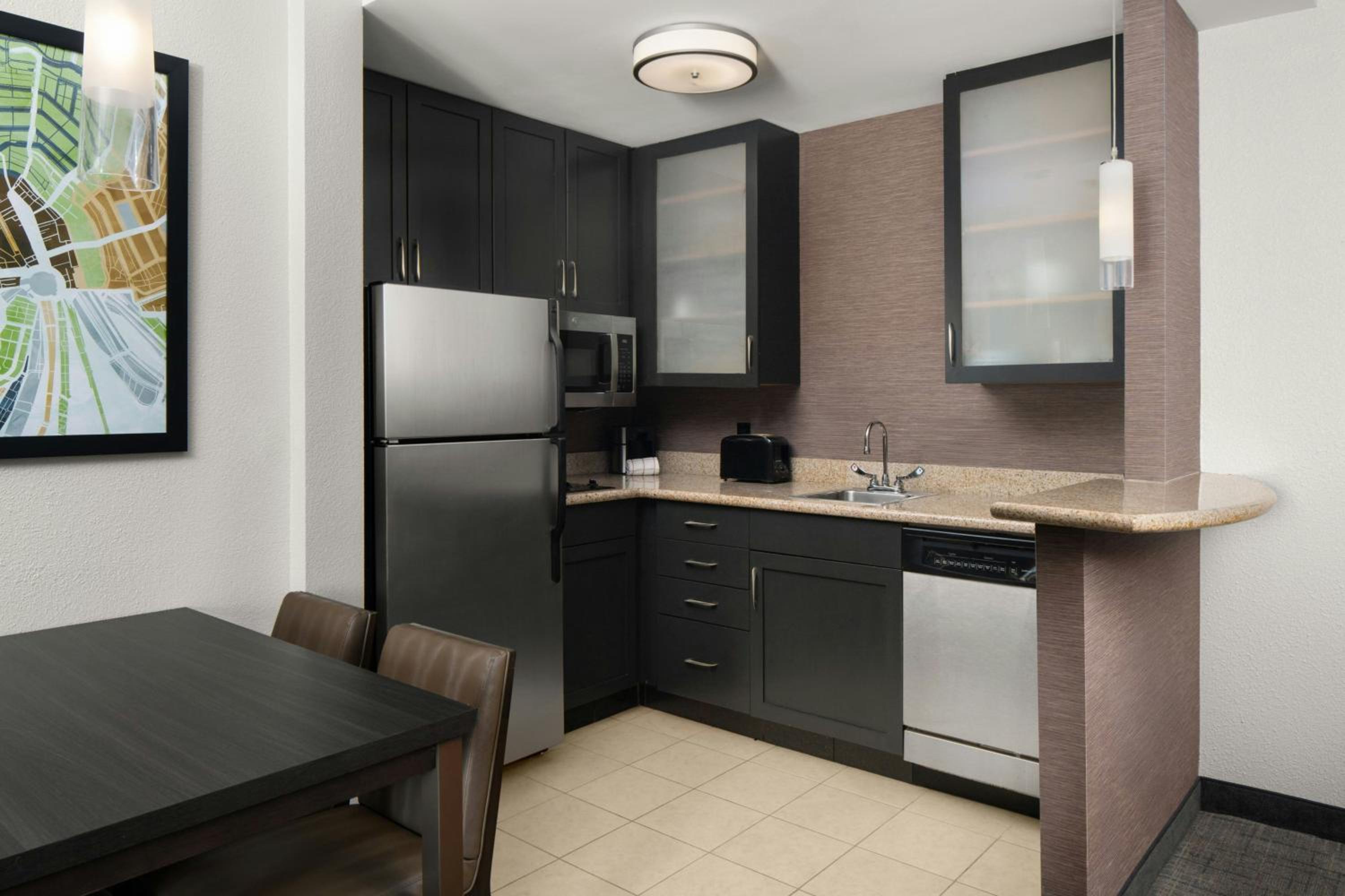 One-Bedroom Queen Suite with Sofa Bed - Hearing Accessible