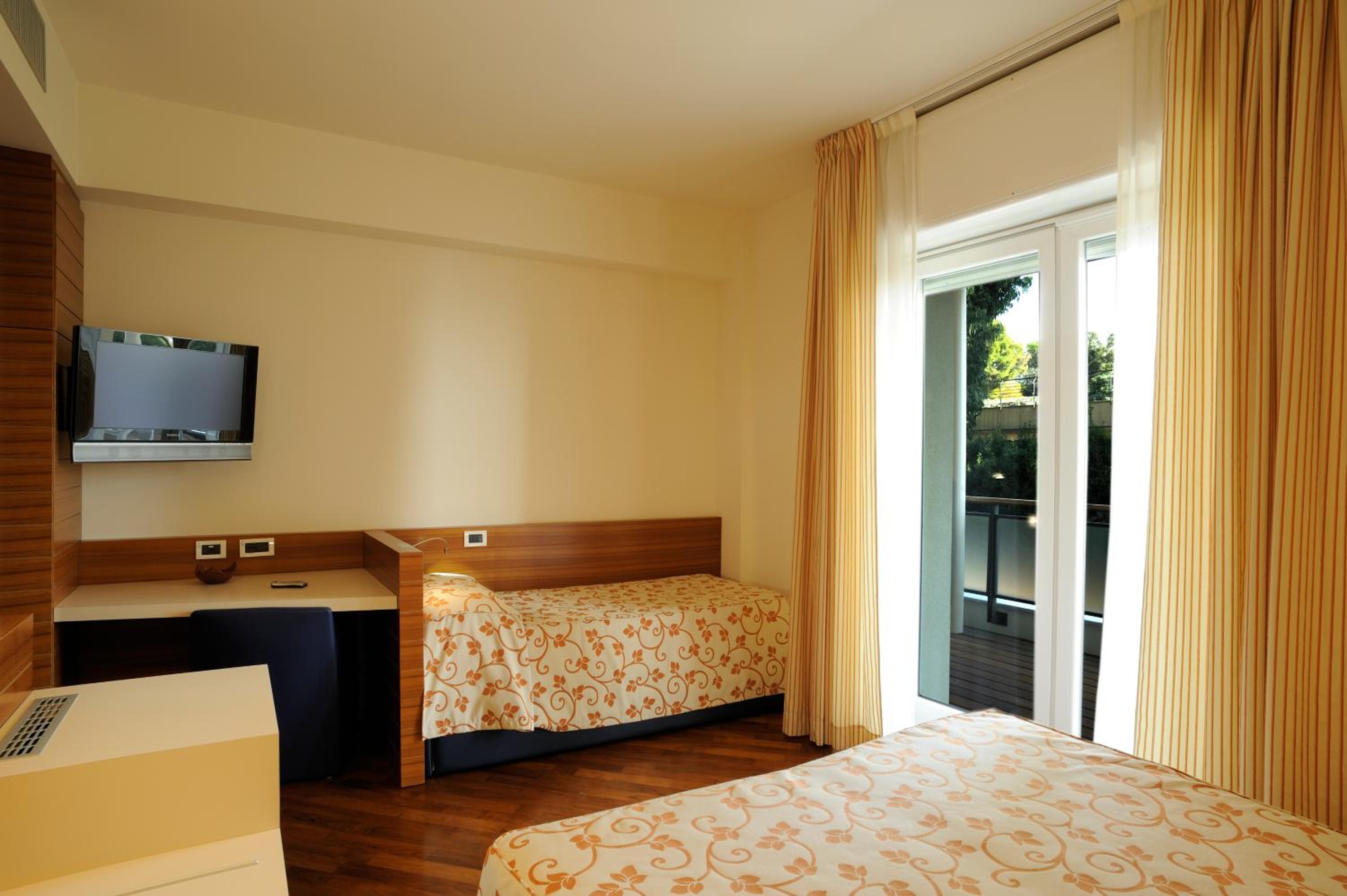 Family Room with Sea View photo 3