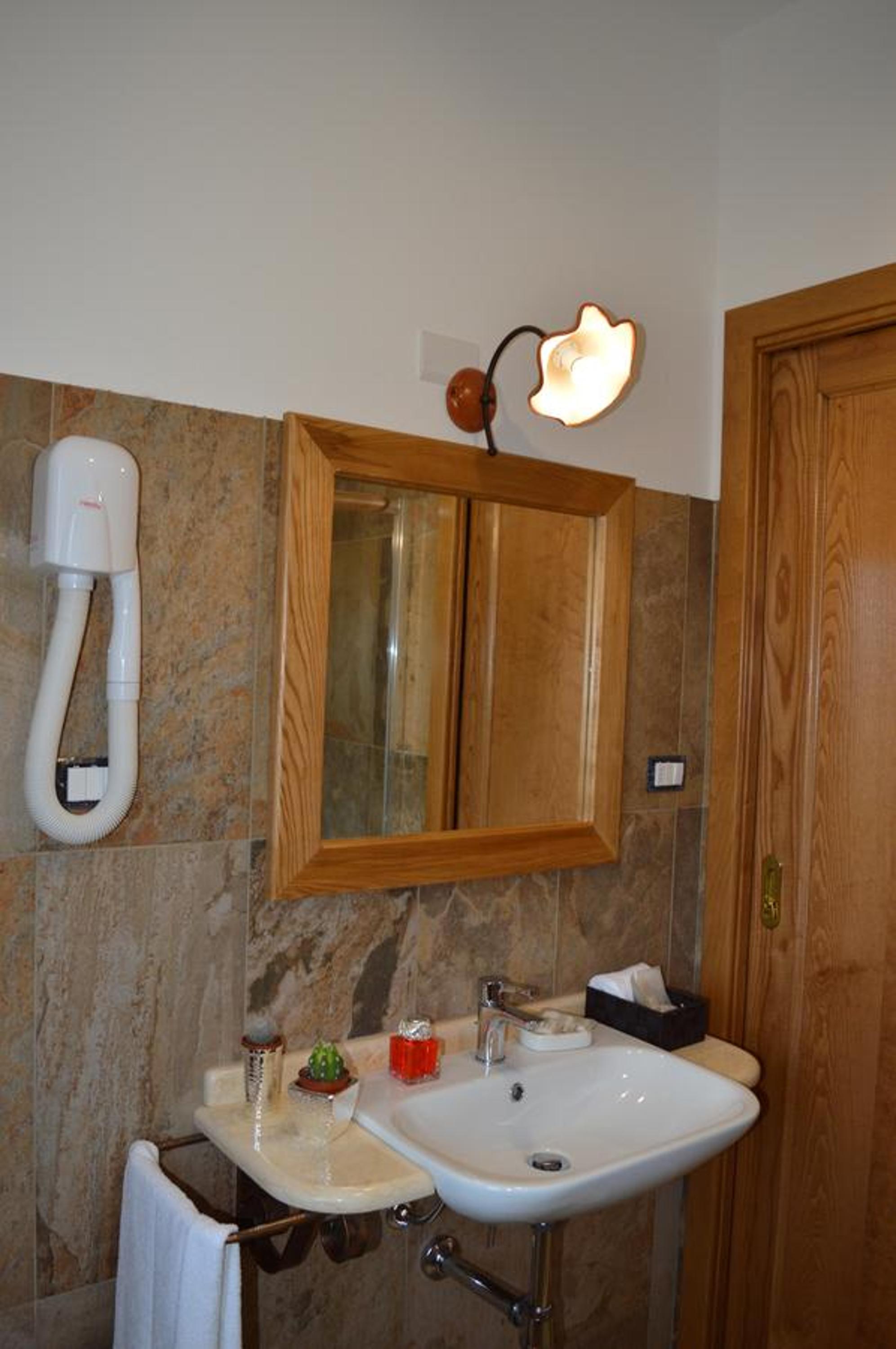 Large Double Room photo 3