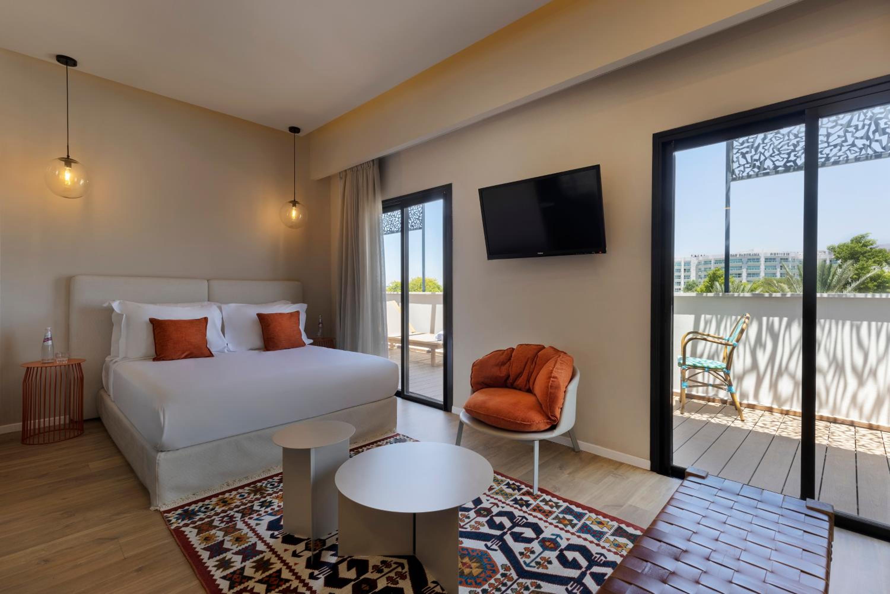 Deluxe Suite - Photo 2