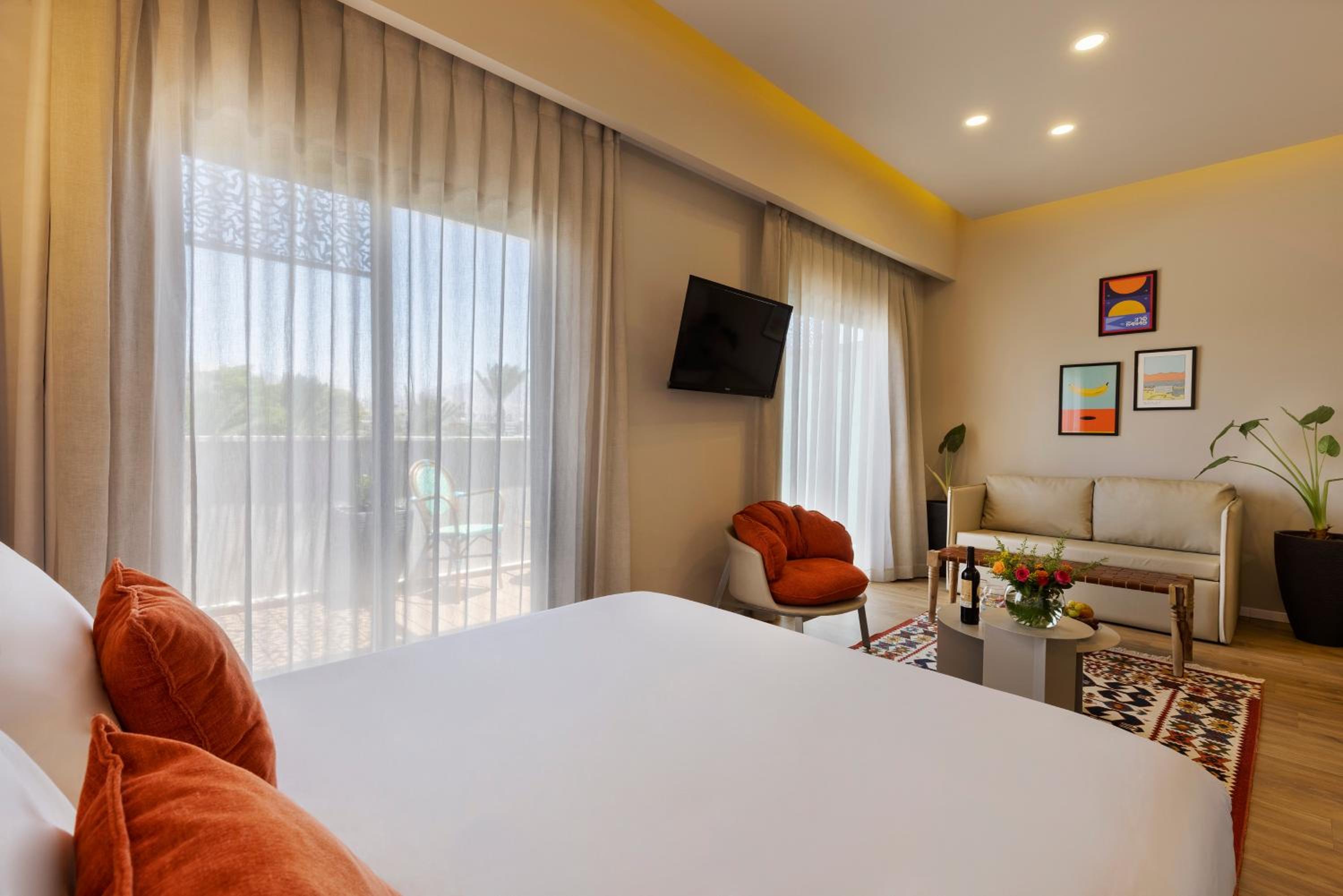Deluxe Suite - Photo 3