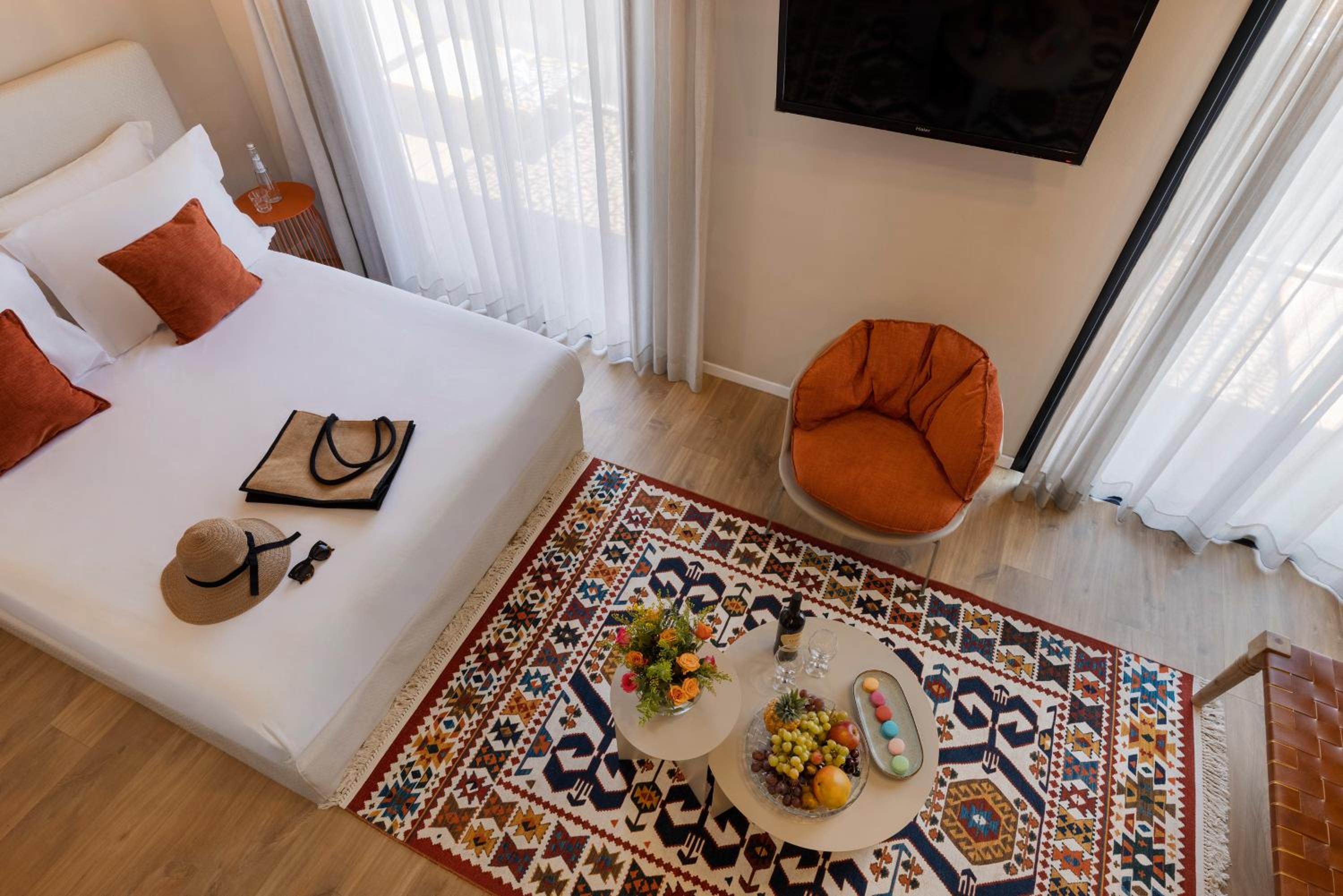 Deluxe Suite - Photo 6