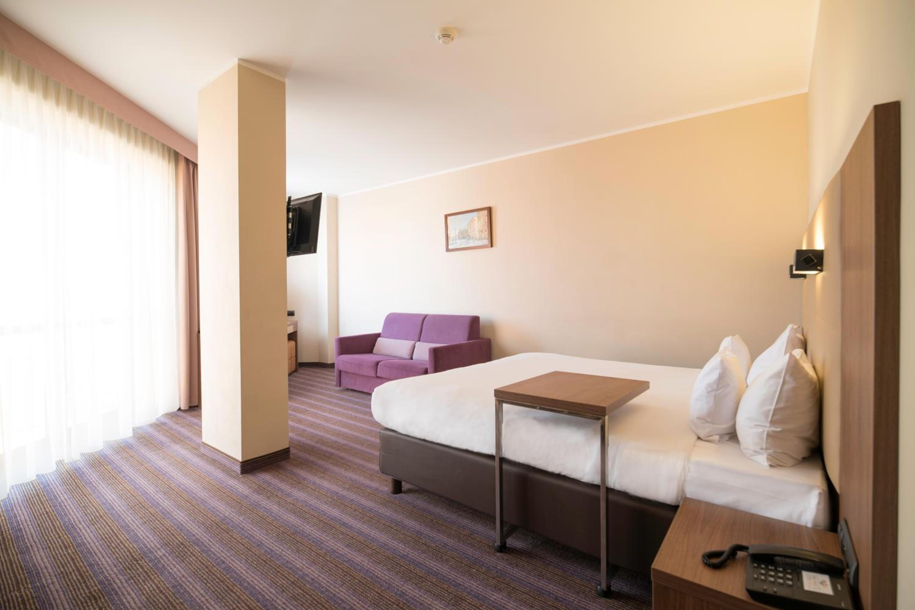 Deluxe Queen Room photo 3