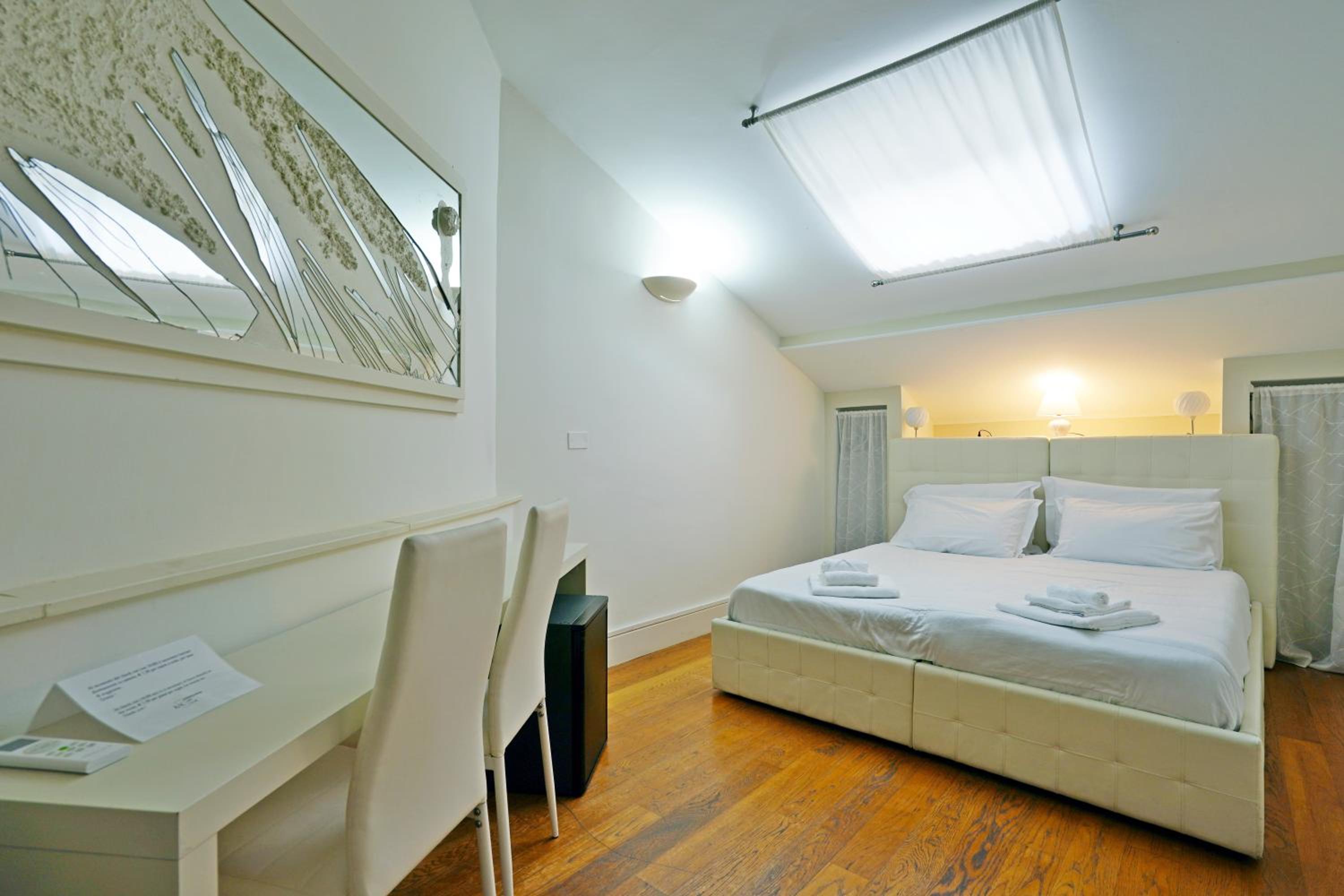 Standard Double Room photo 3