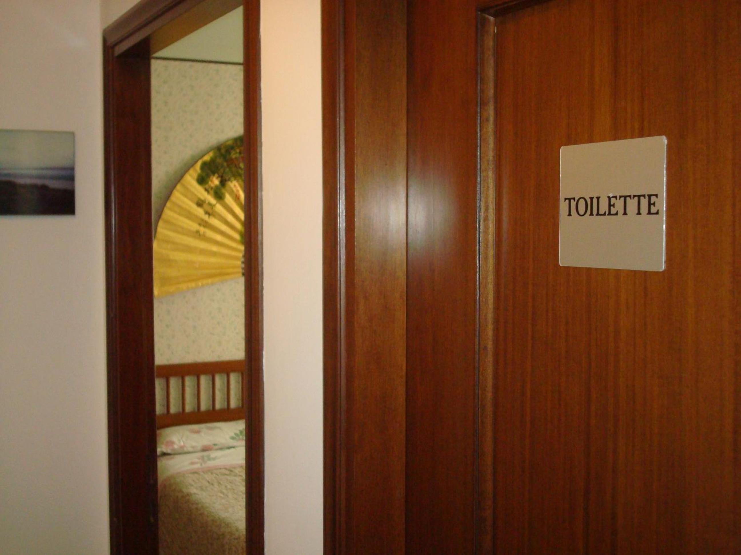 Double or Twin Room with Private External Bathroom - Photo 2
