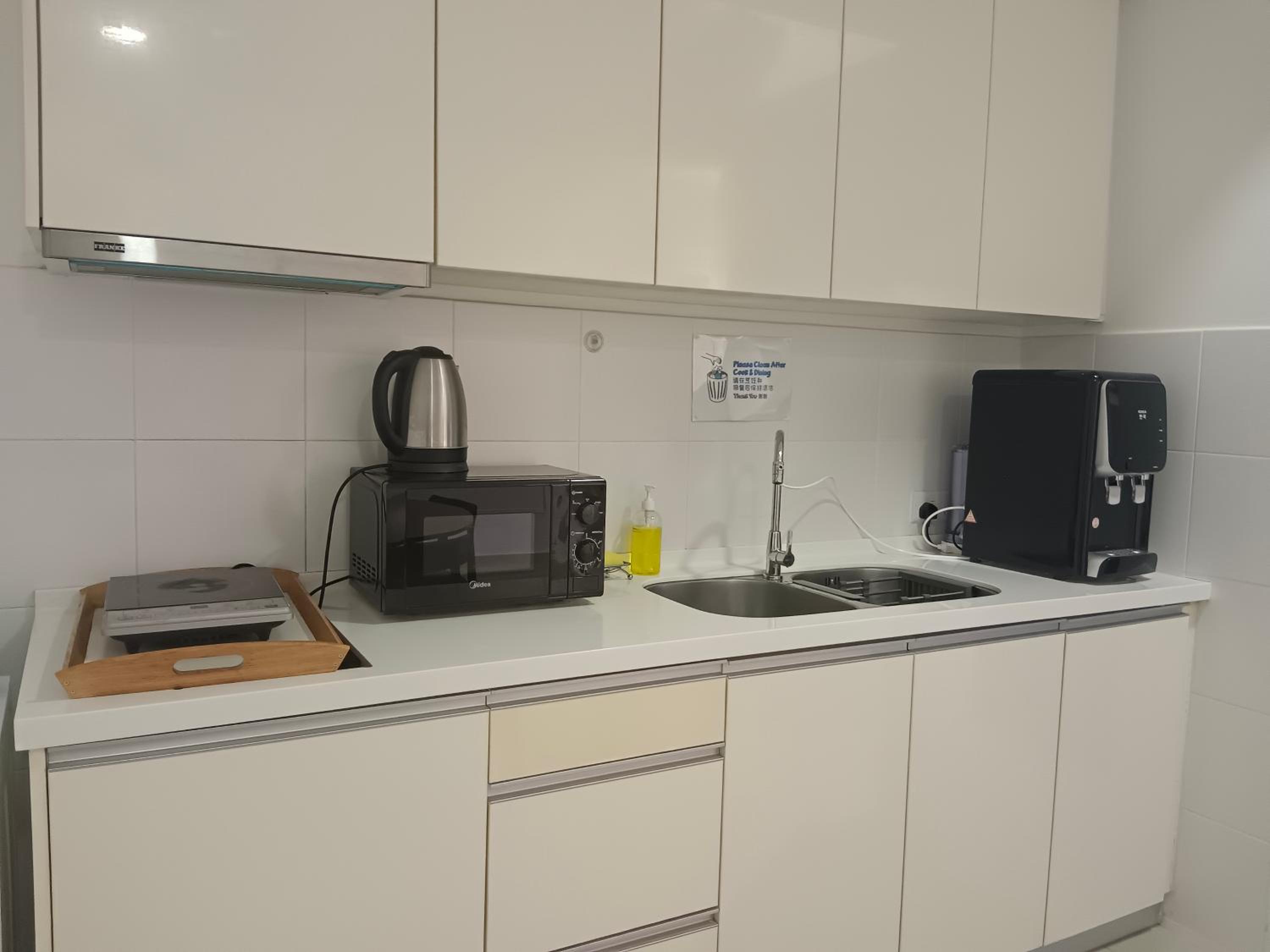 Deluxe One-Bedroom Apartment