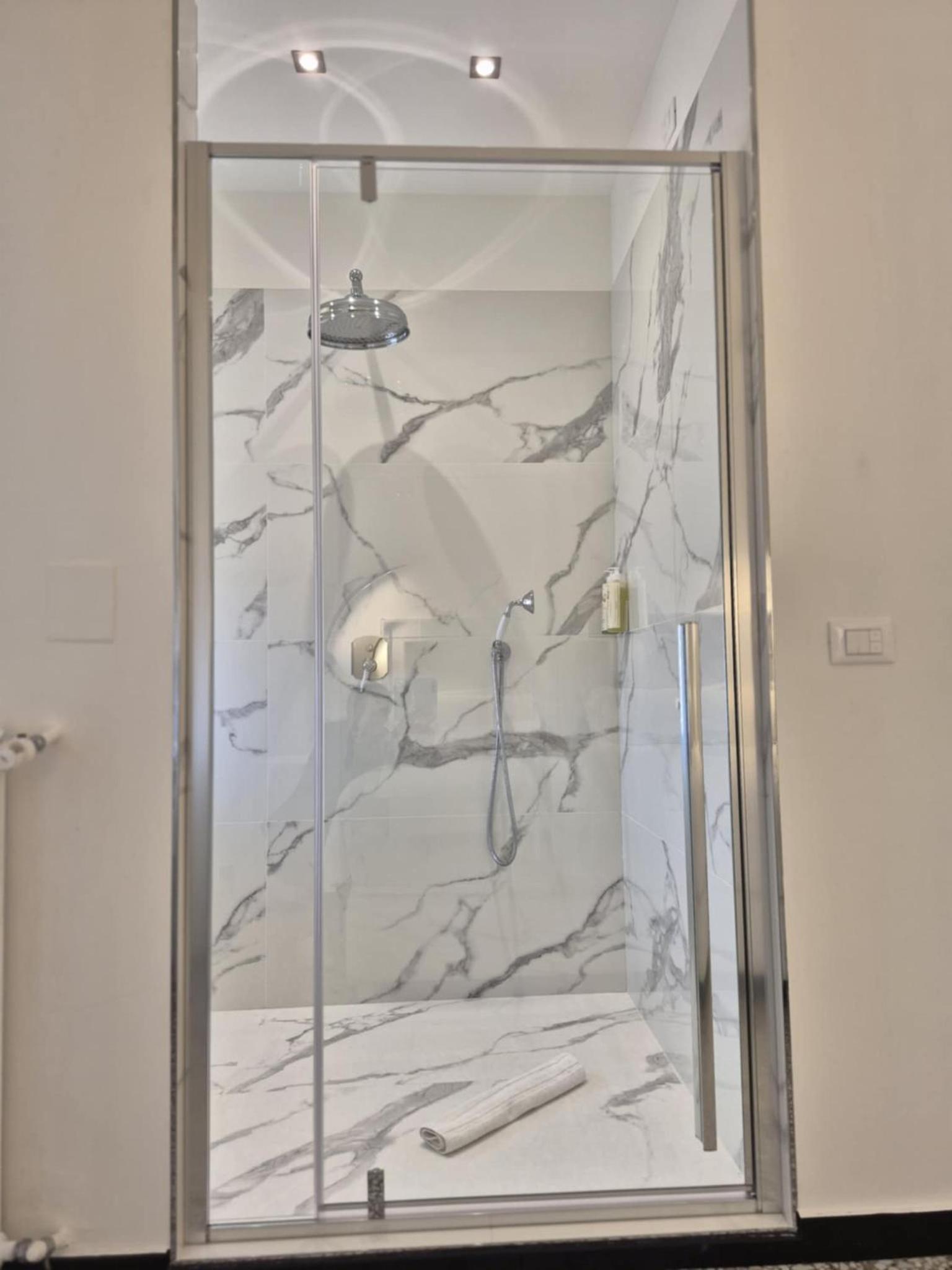 Deluxe Suite with Spa Bath - Photo 6