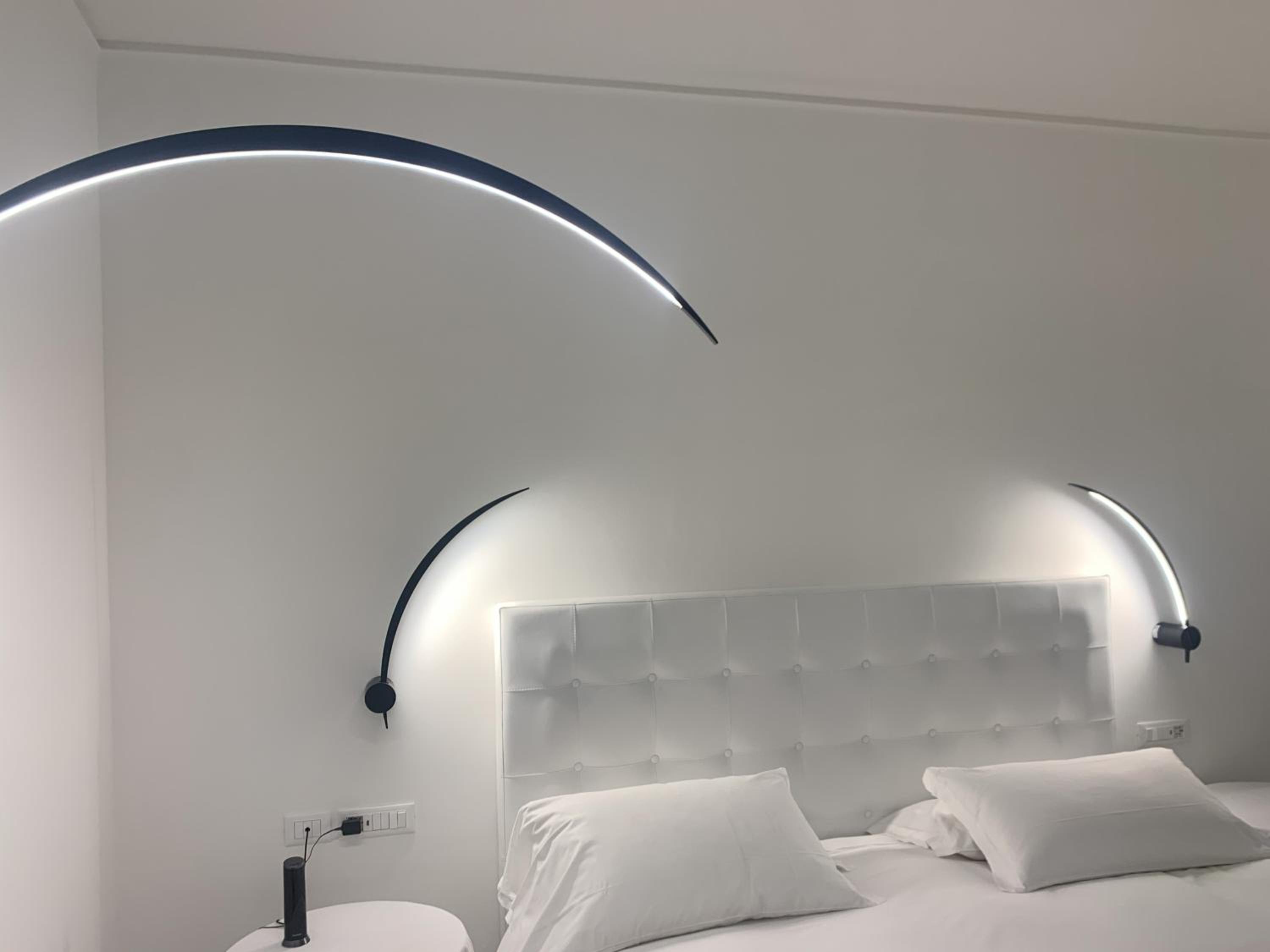 Deluxe Suite with Spa Bath - Photo 3