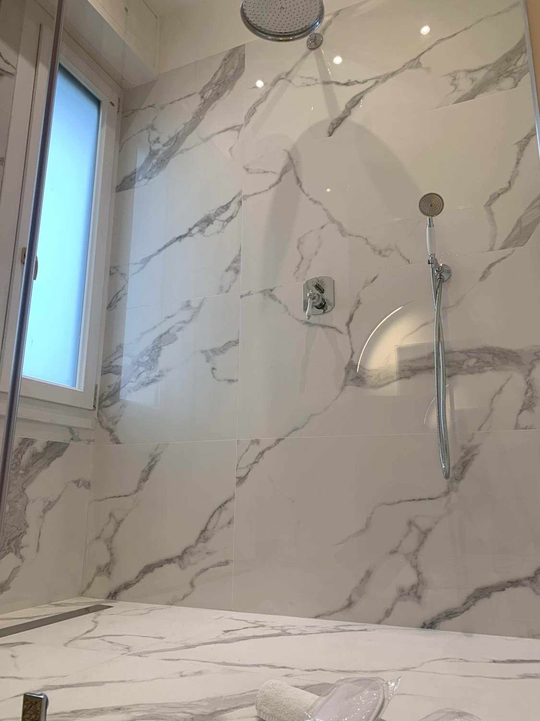 Deluxe Suite with Spa Bath - Photo 15