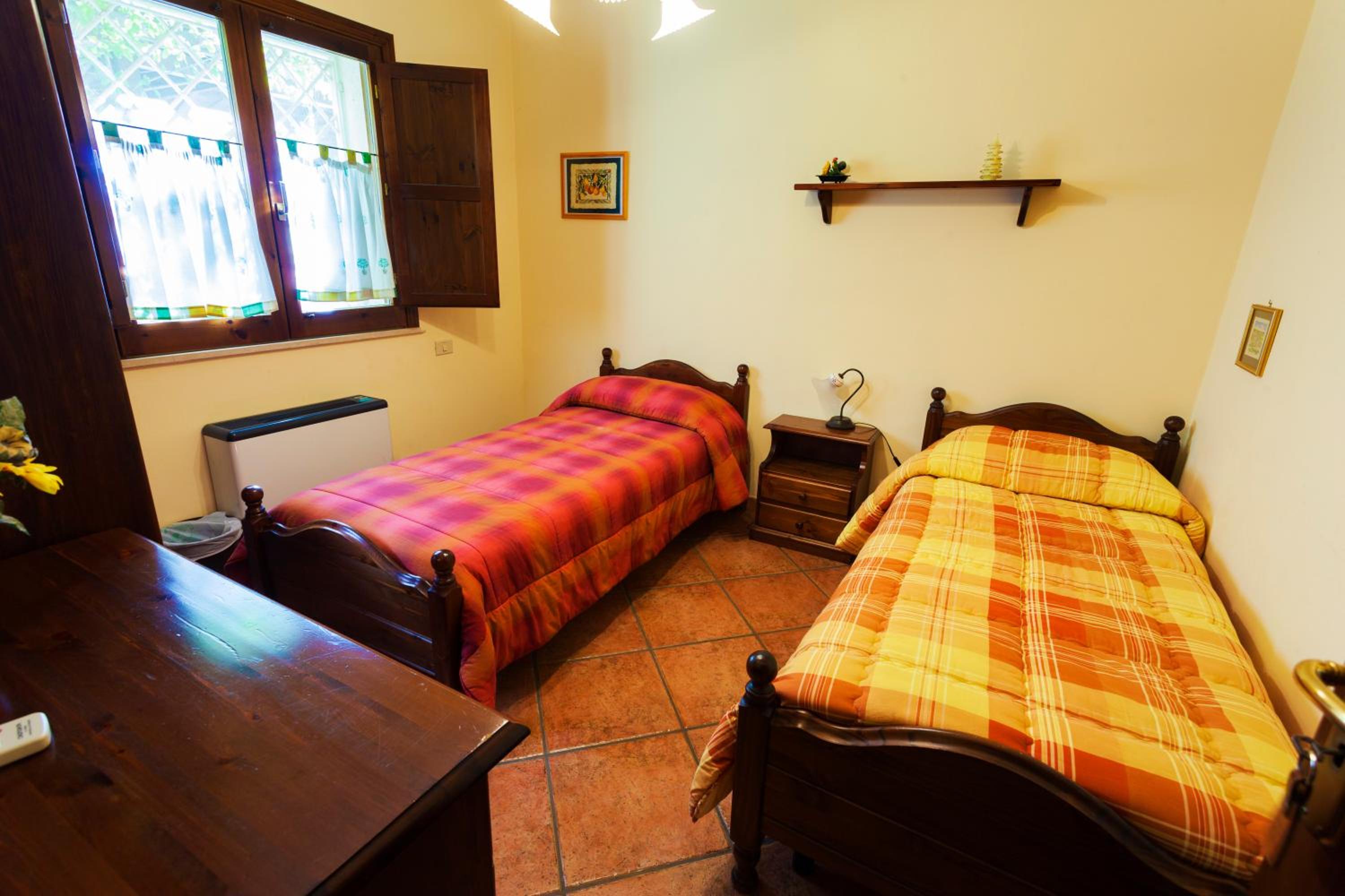Double or Twin Room with Shared Bathroom photo 1