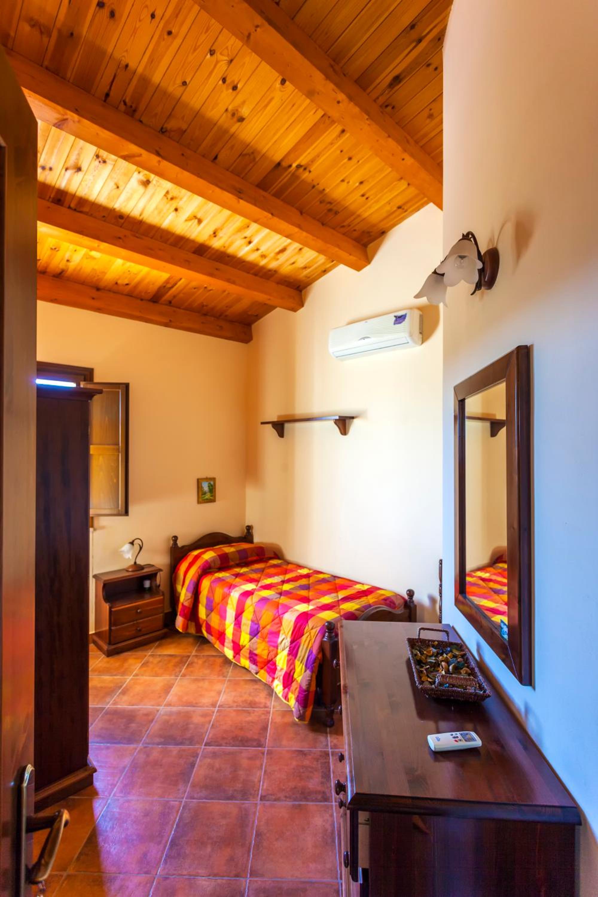 Single Room with Bathroom photo 1
