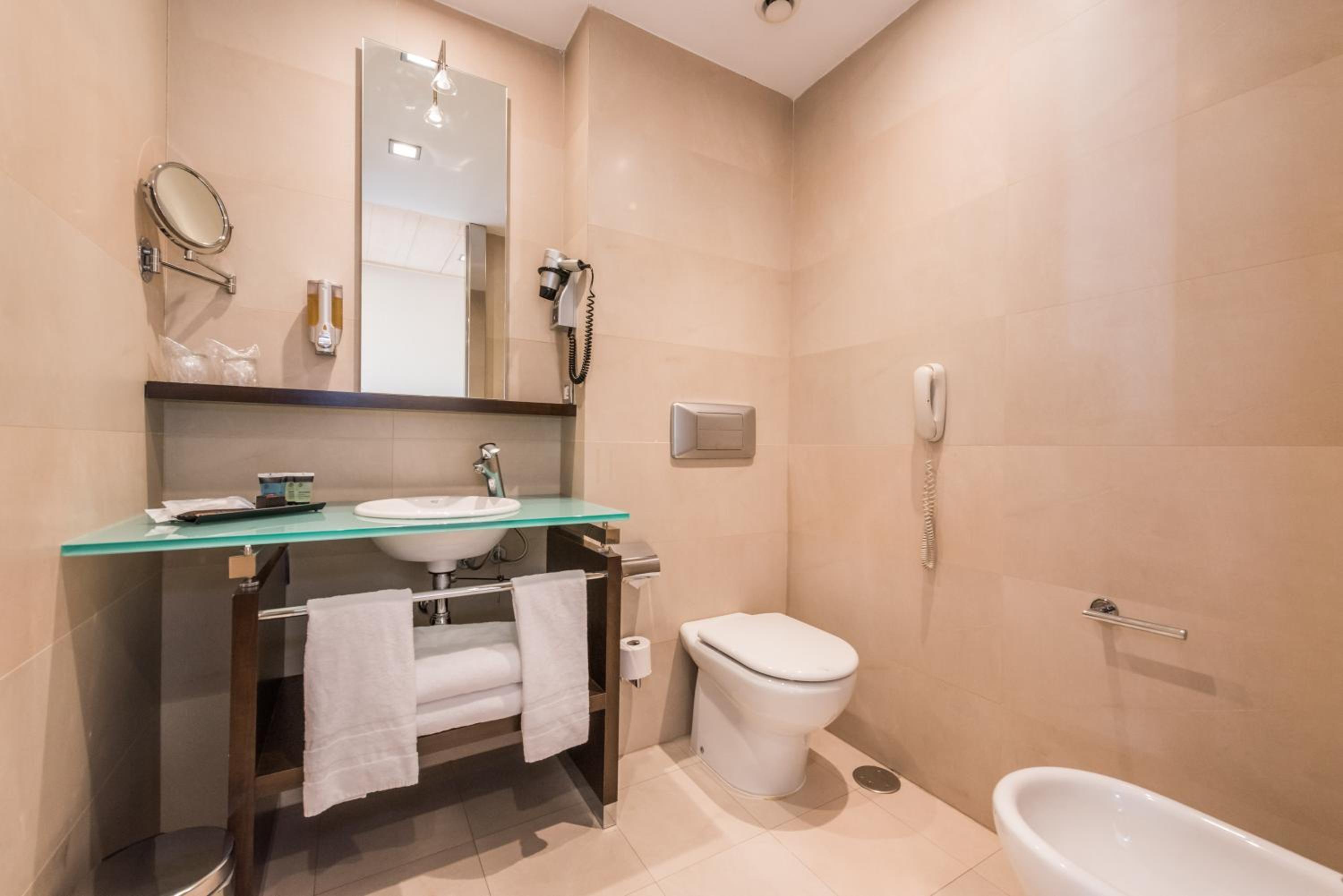 Double Room - Photo 6