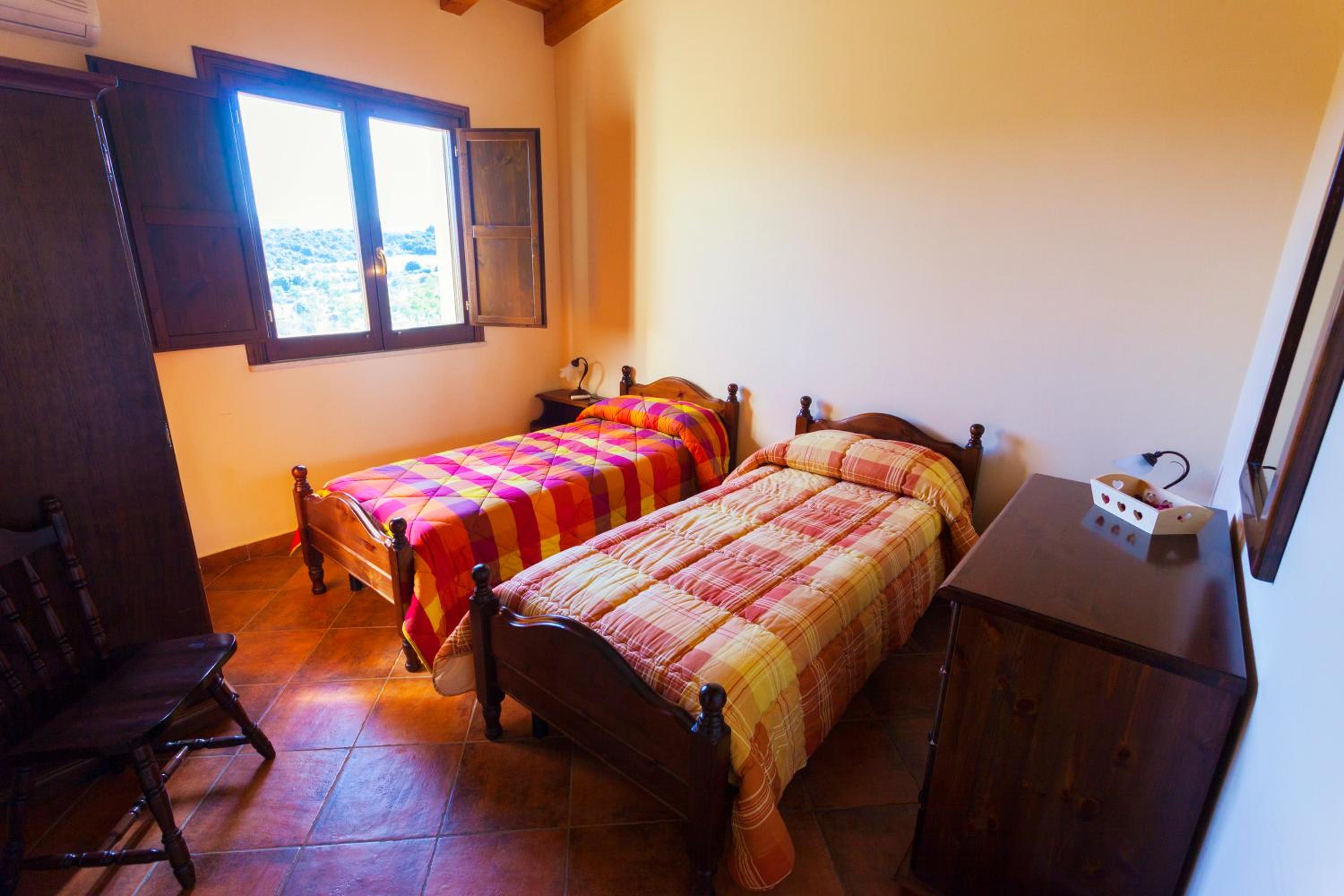 Twin Room with Bathroom photo 1