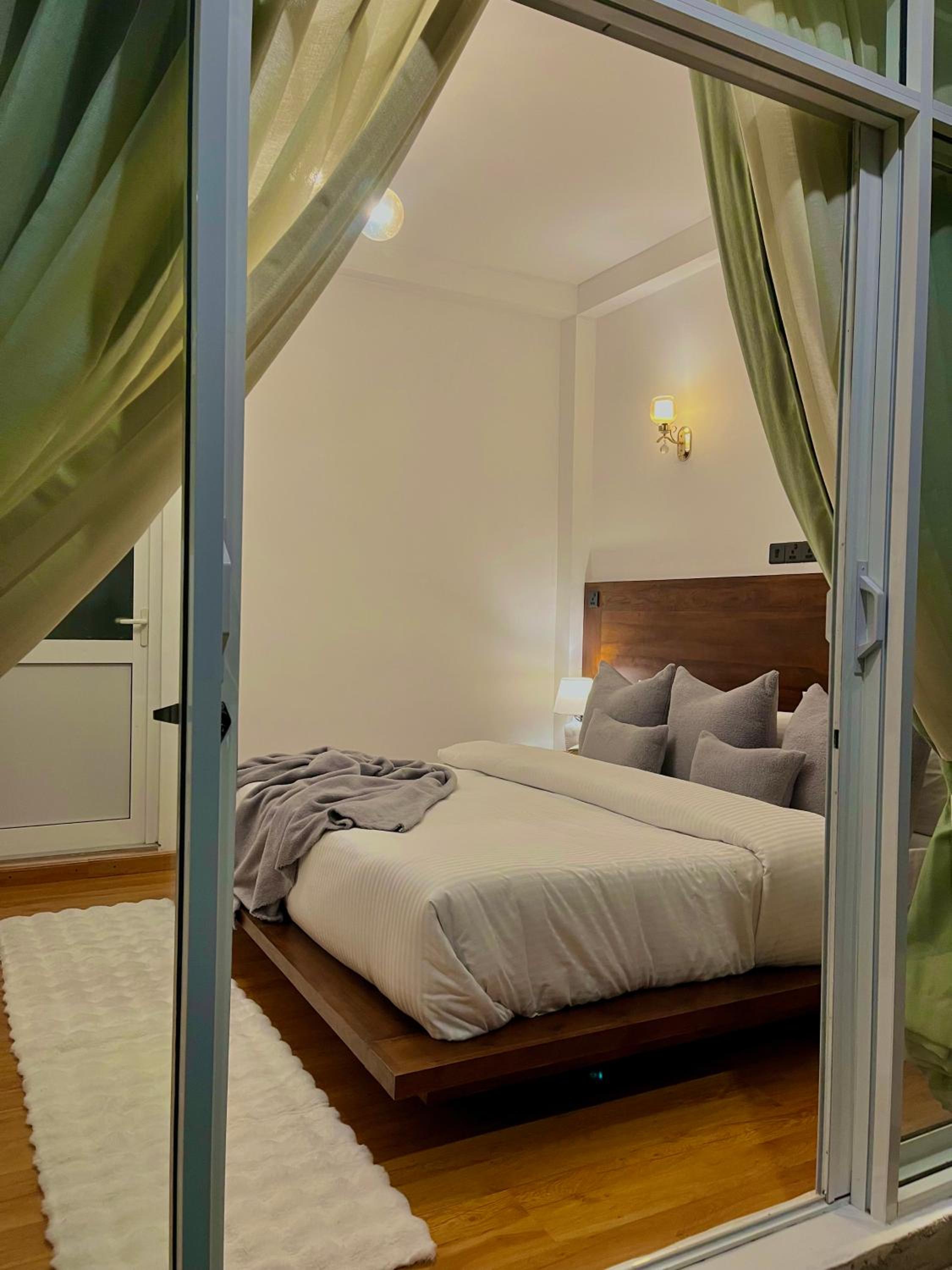 Deluxe King Room photo 2