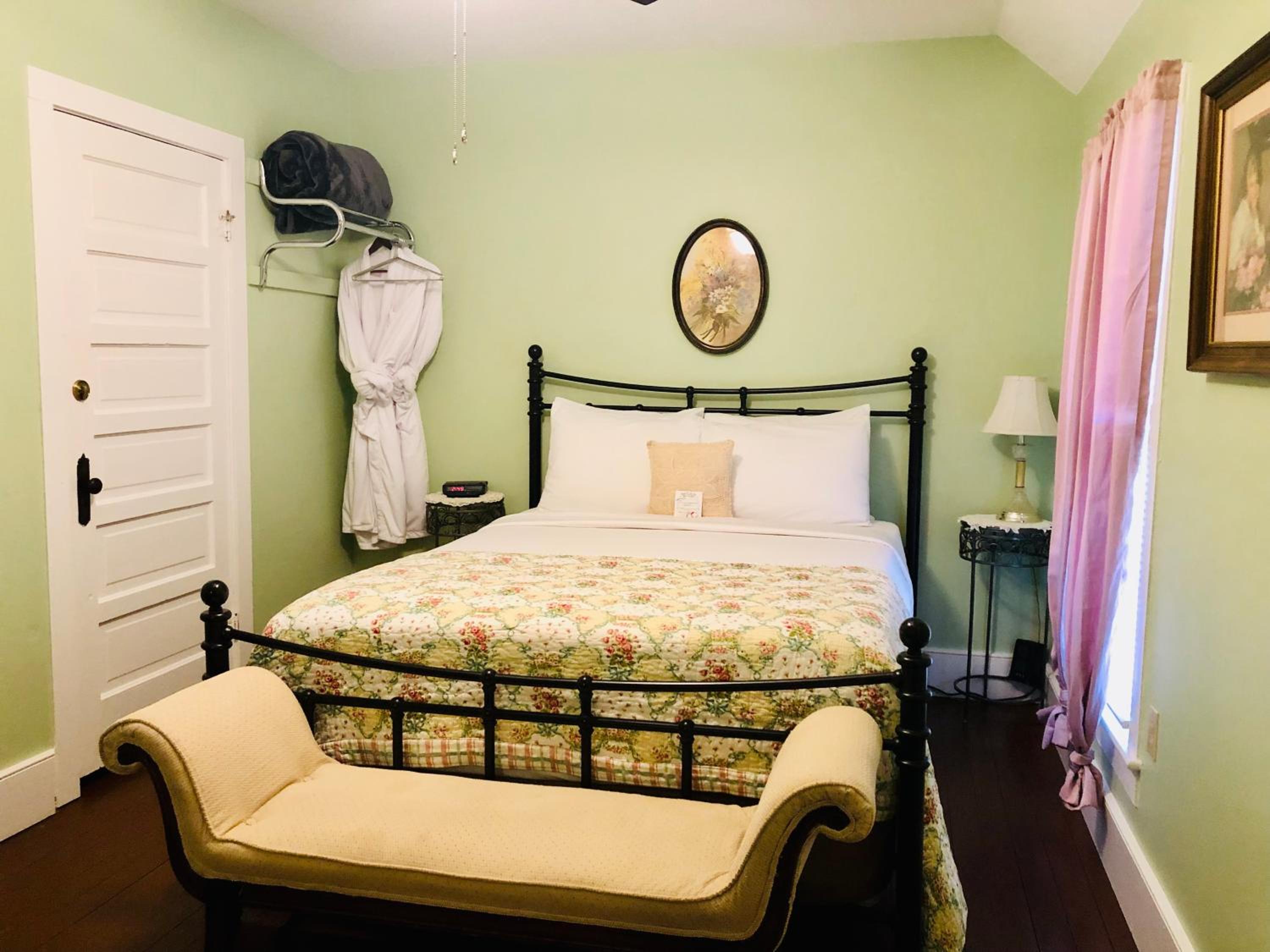 Budget Double Room photo 2