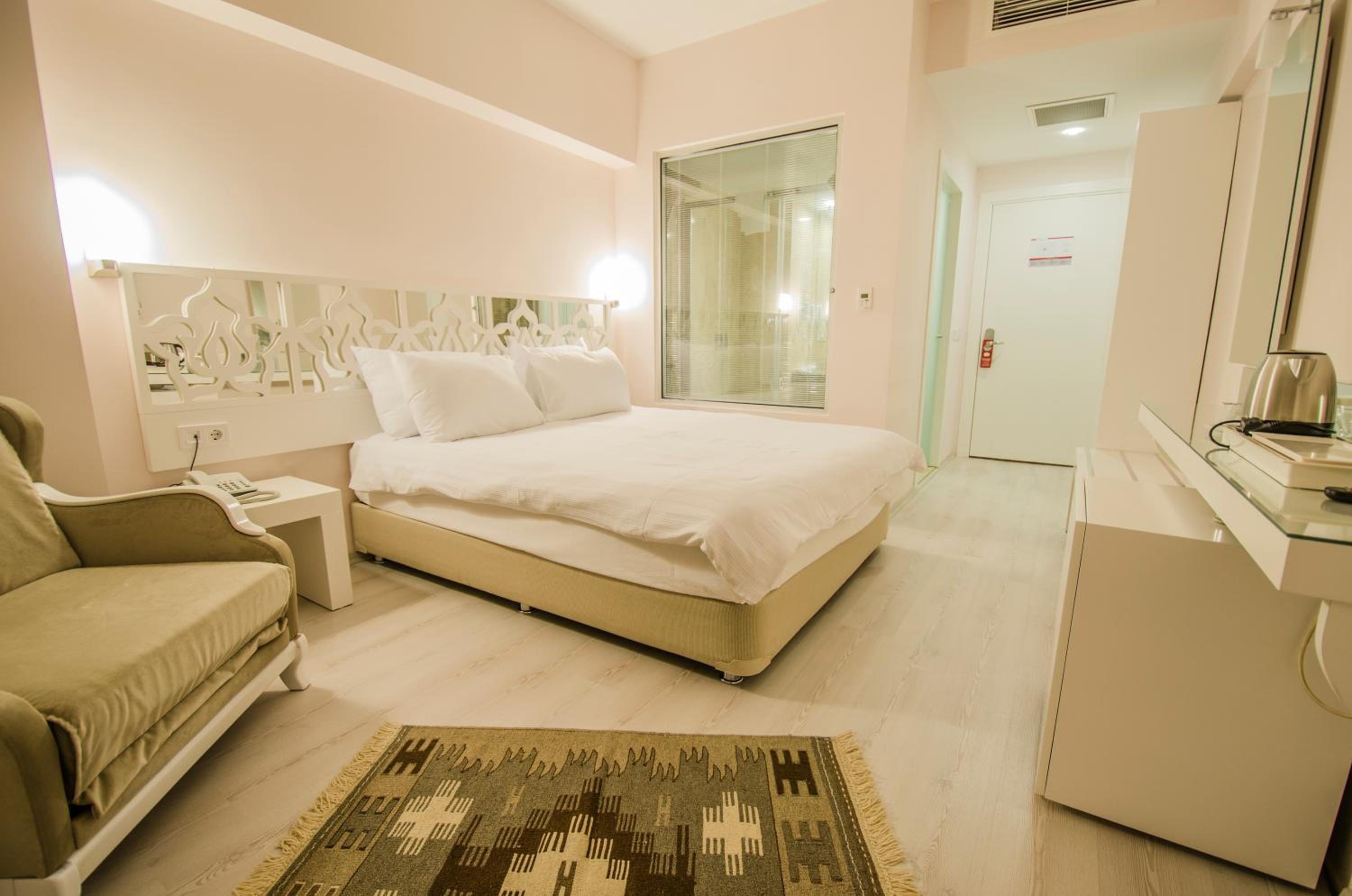 Standard Double or Twin Room photo 2